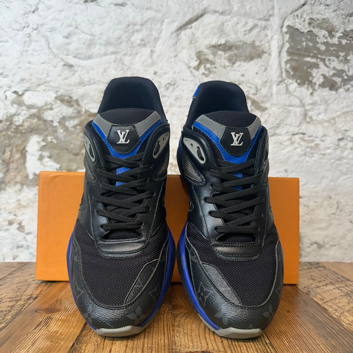 Louis Vuitton Blue Black Trail Sneaker Sz 8.5 (7LV)