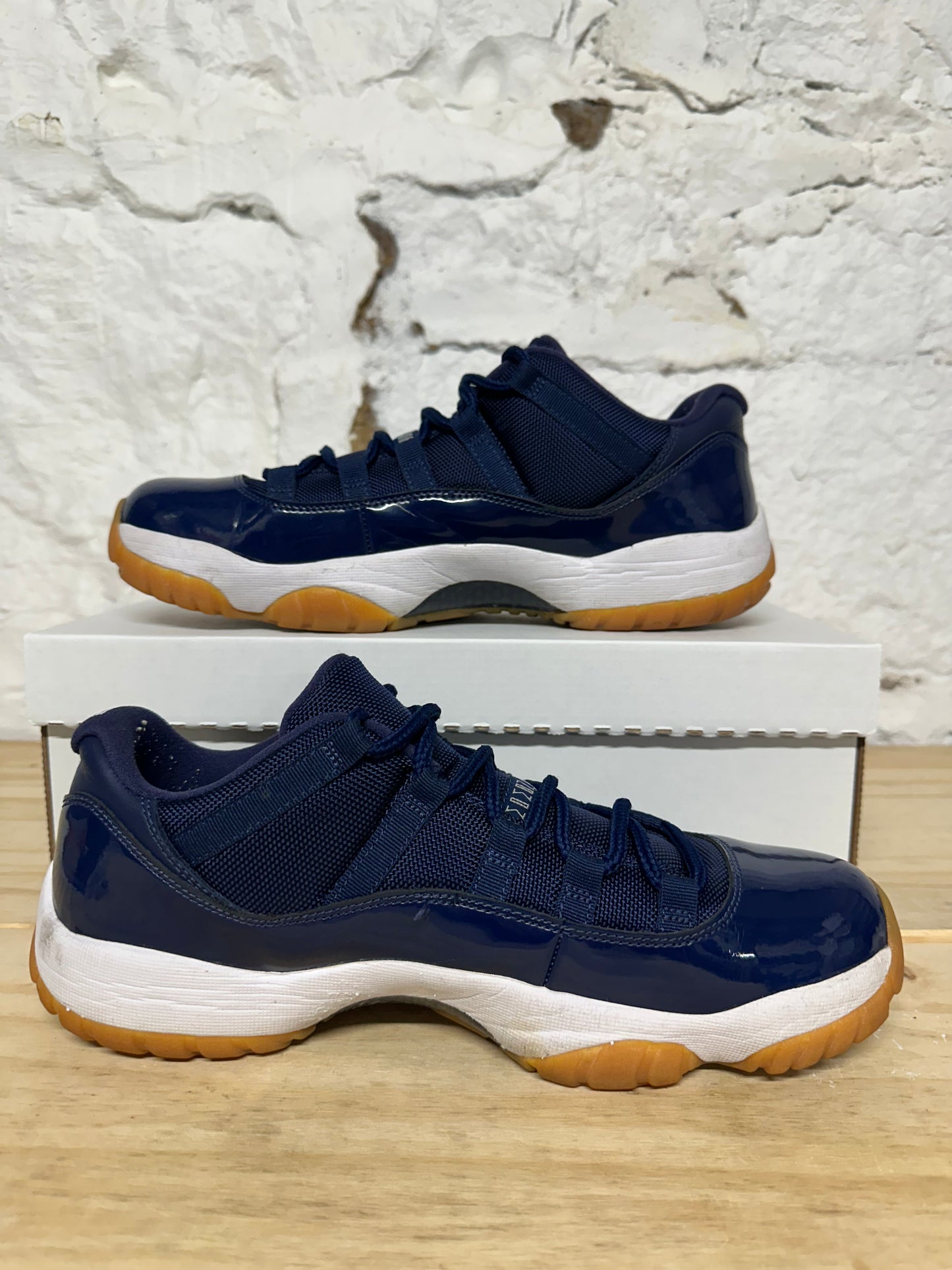 Air Jordan 11 Low Navy Gum Sz 10.5