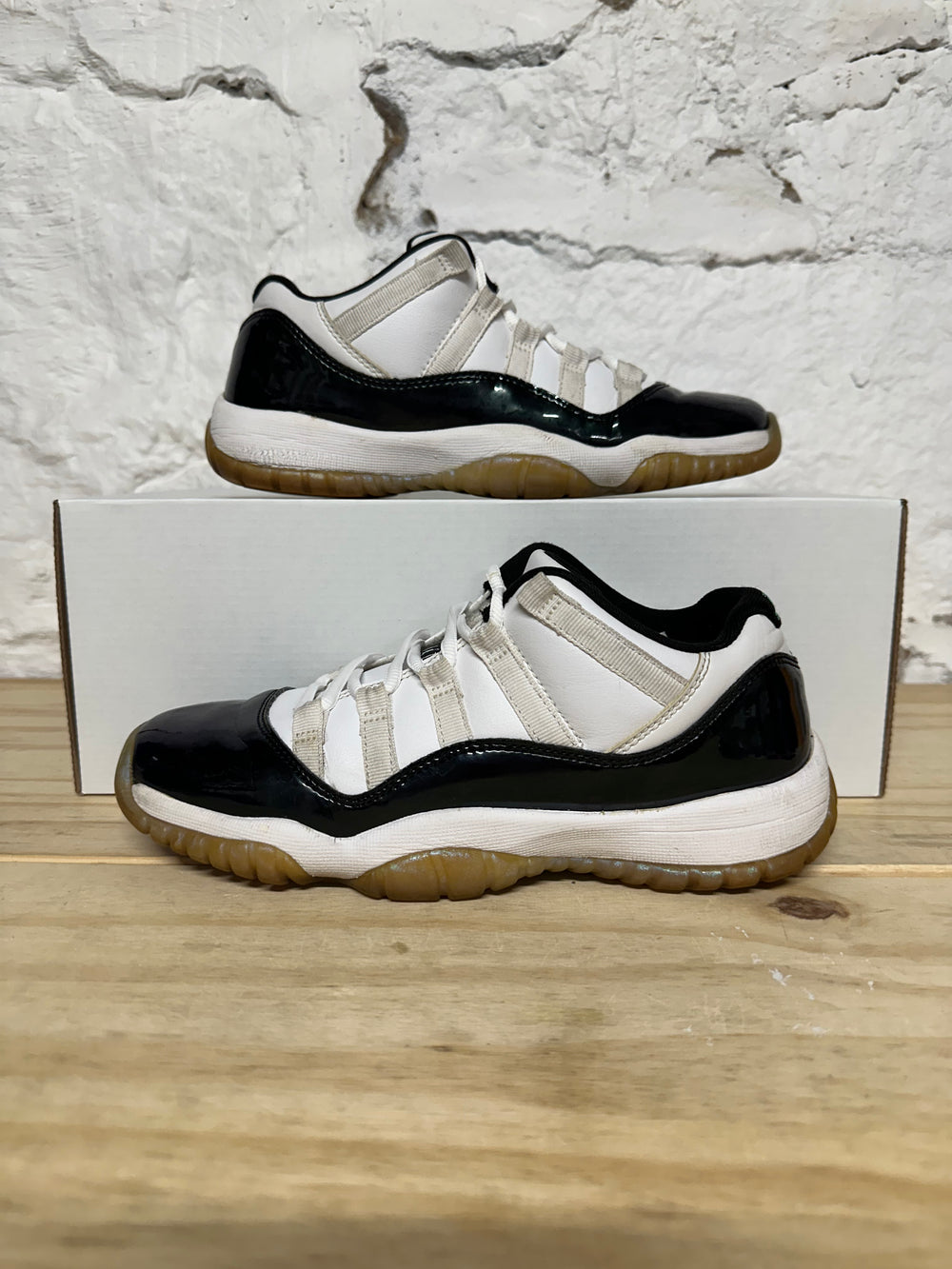 Air Jordan 11 Low Emerald Sz 5.5Y