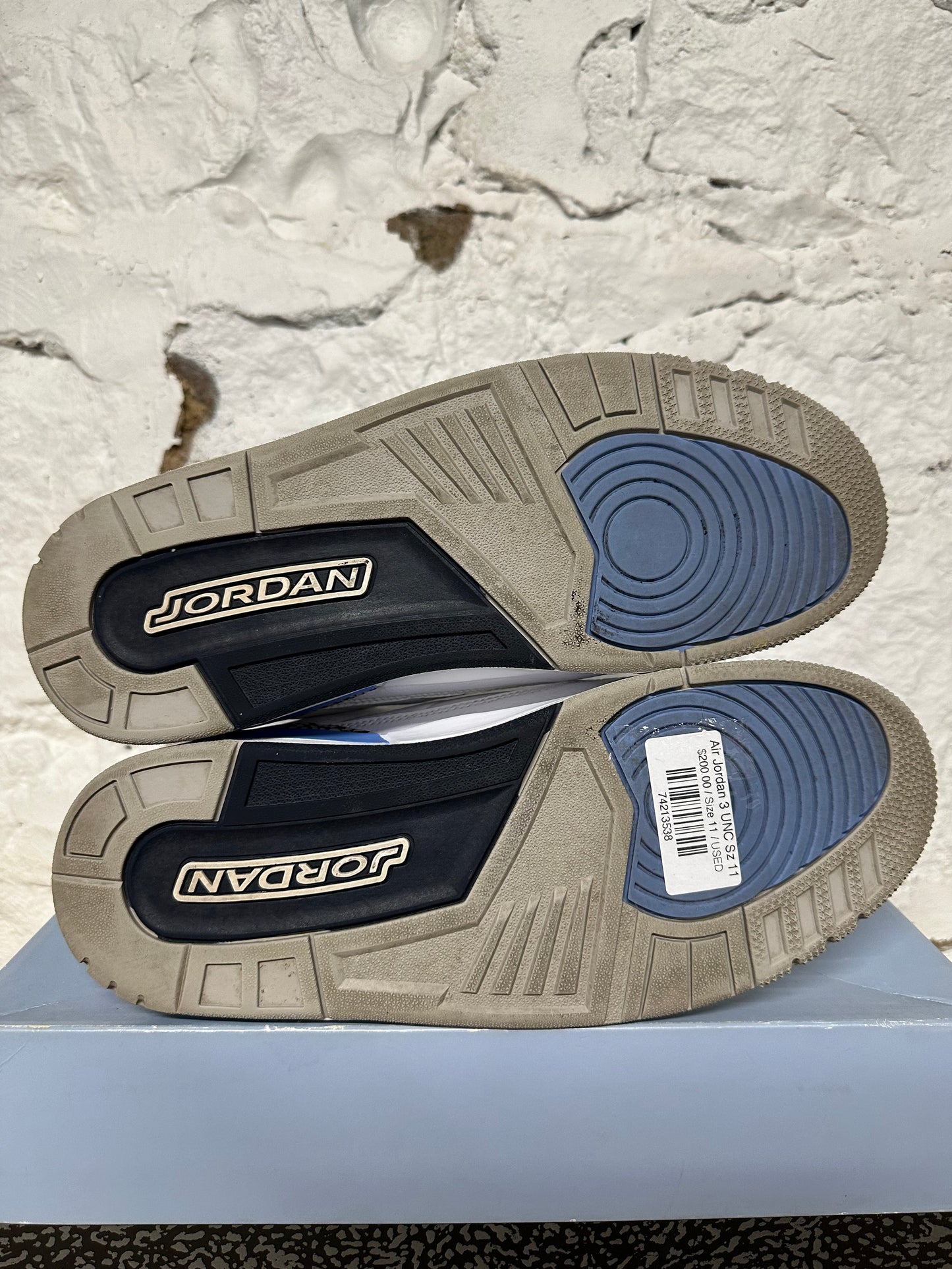 Air Jordan 3 UNC Sz 11