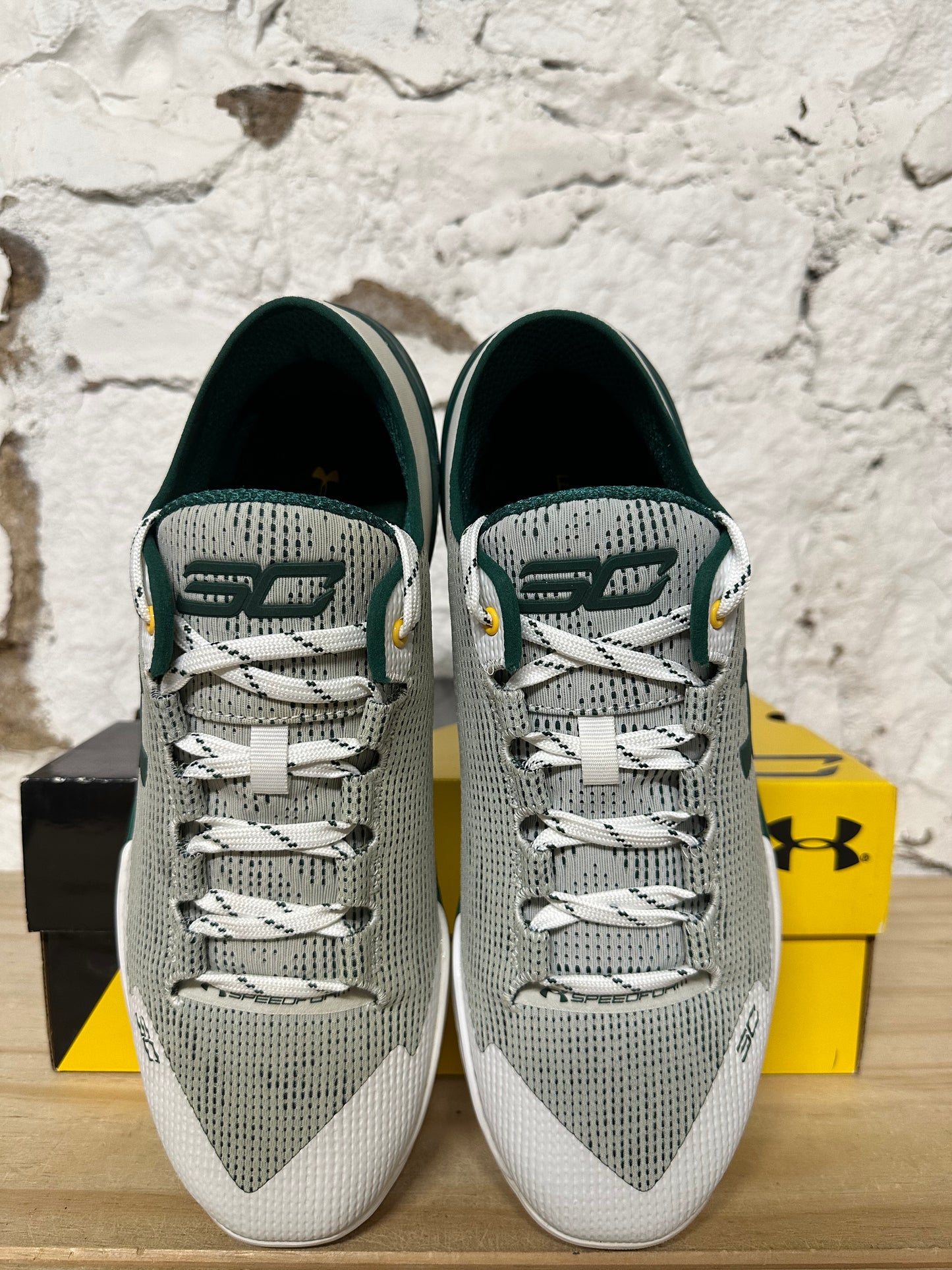 Under Armour Curry 2 Low Athletics Sz 10 DS