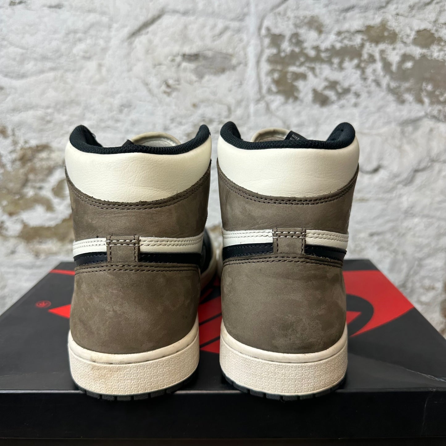 Air Jordan 1 High Dark Mocha Sz 10