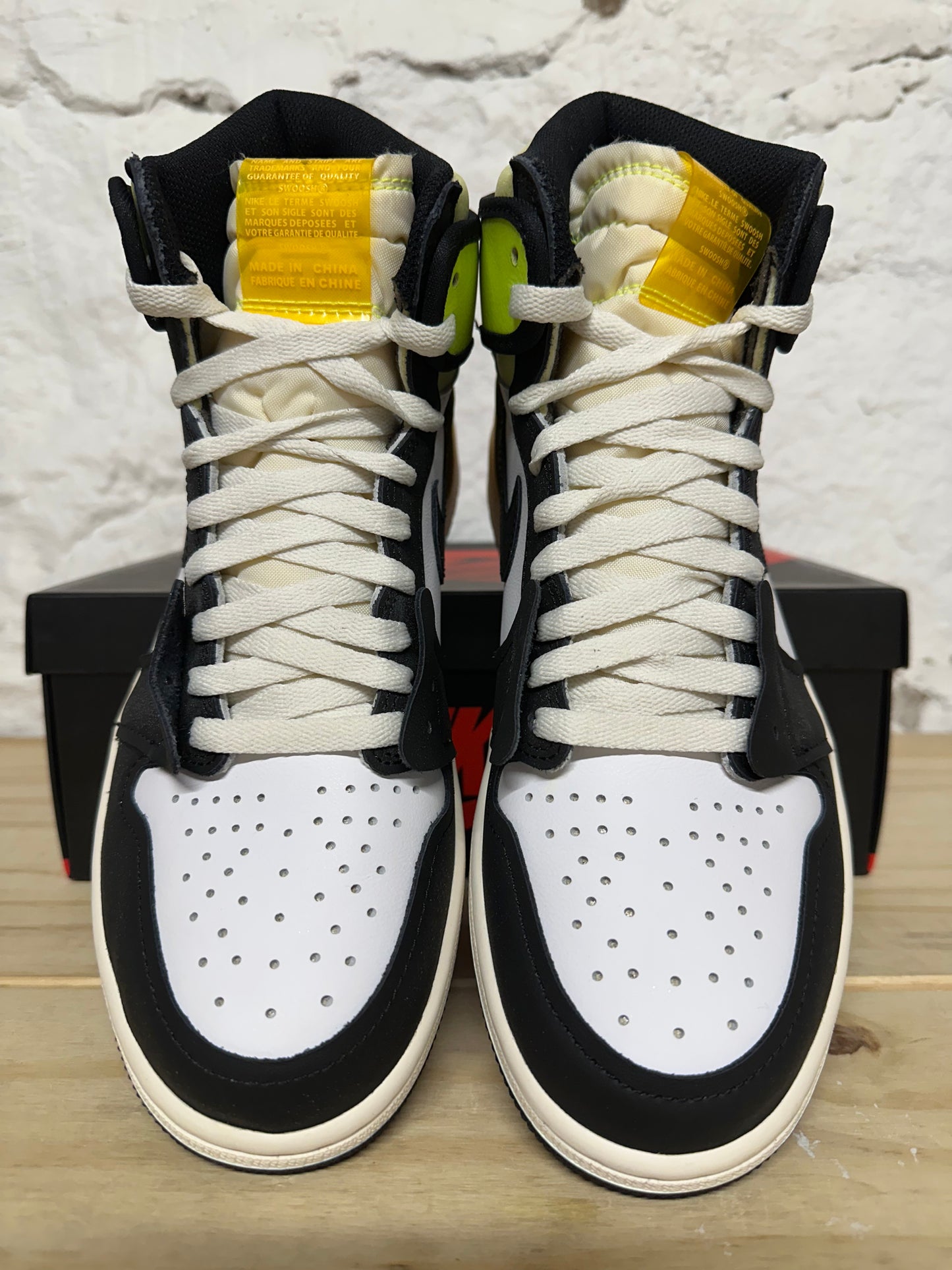 Air Jordan 1 High White Black Volt University Gold Sz 9