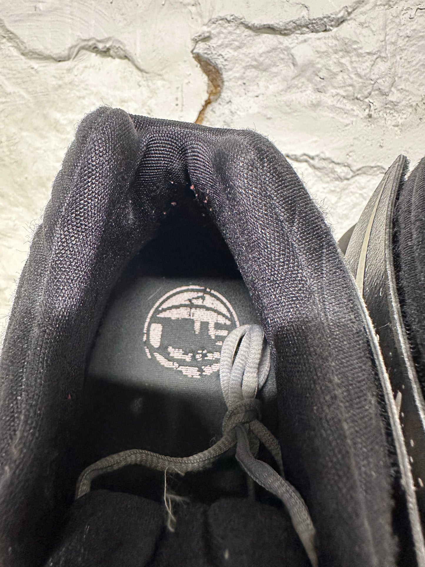 Kyrie 2 EYBL SAMPLE Black Wolf Grey Sz 16