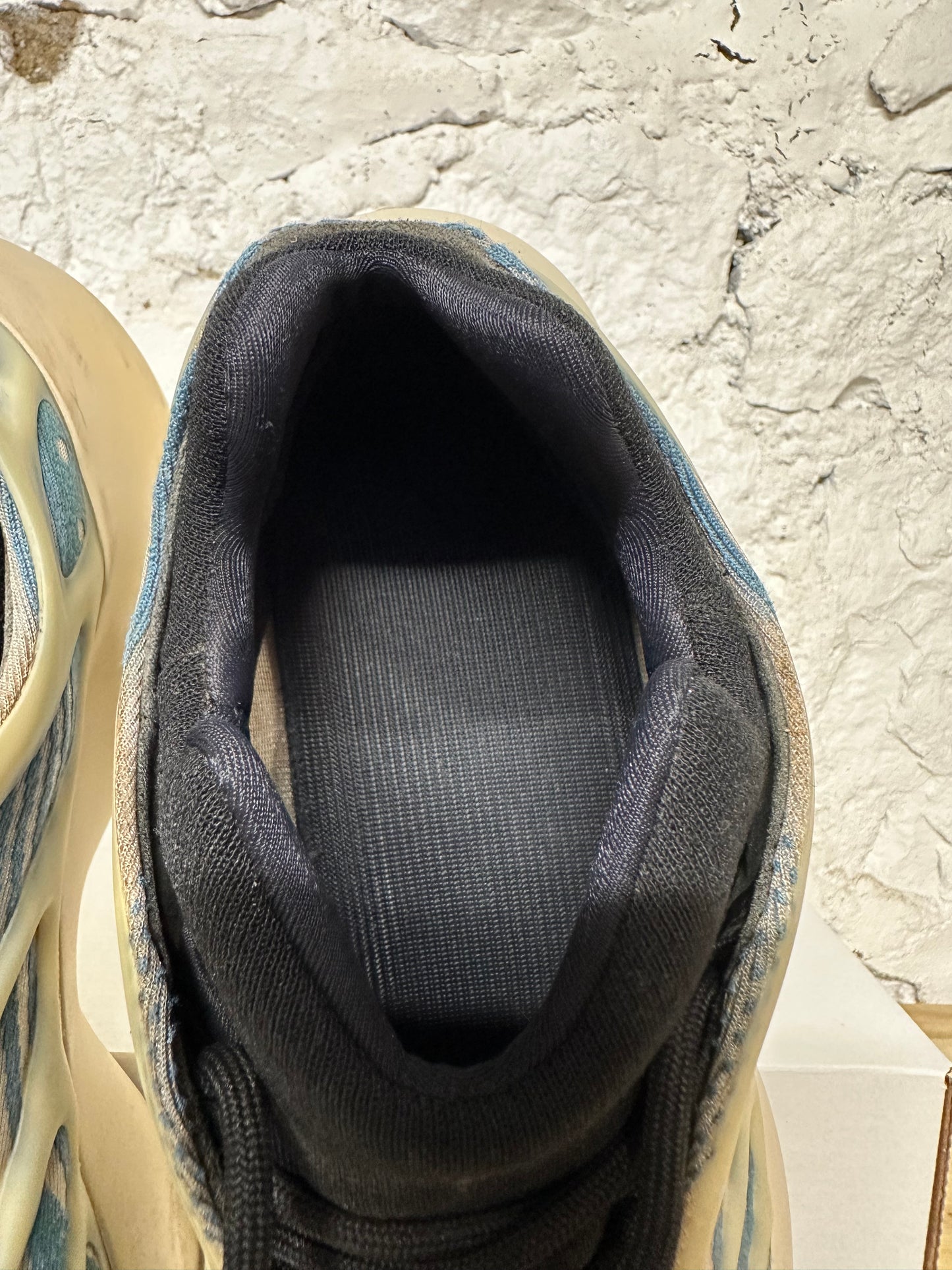 Yeezy 700 V3 Kyanite Sz 12