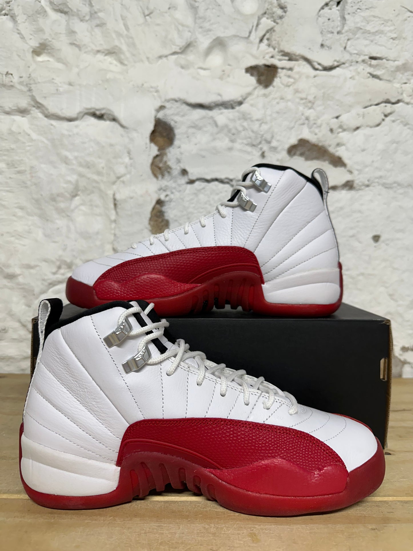 Air Jordan 12 Cherry Sz 6Y DS