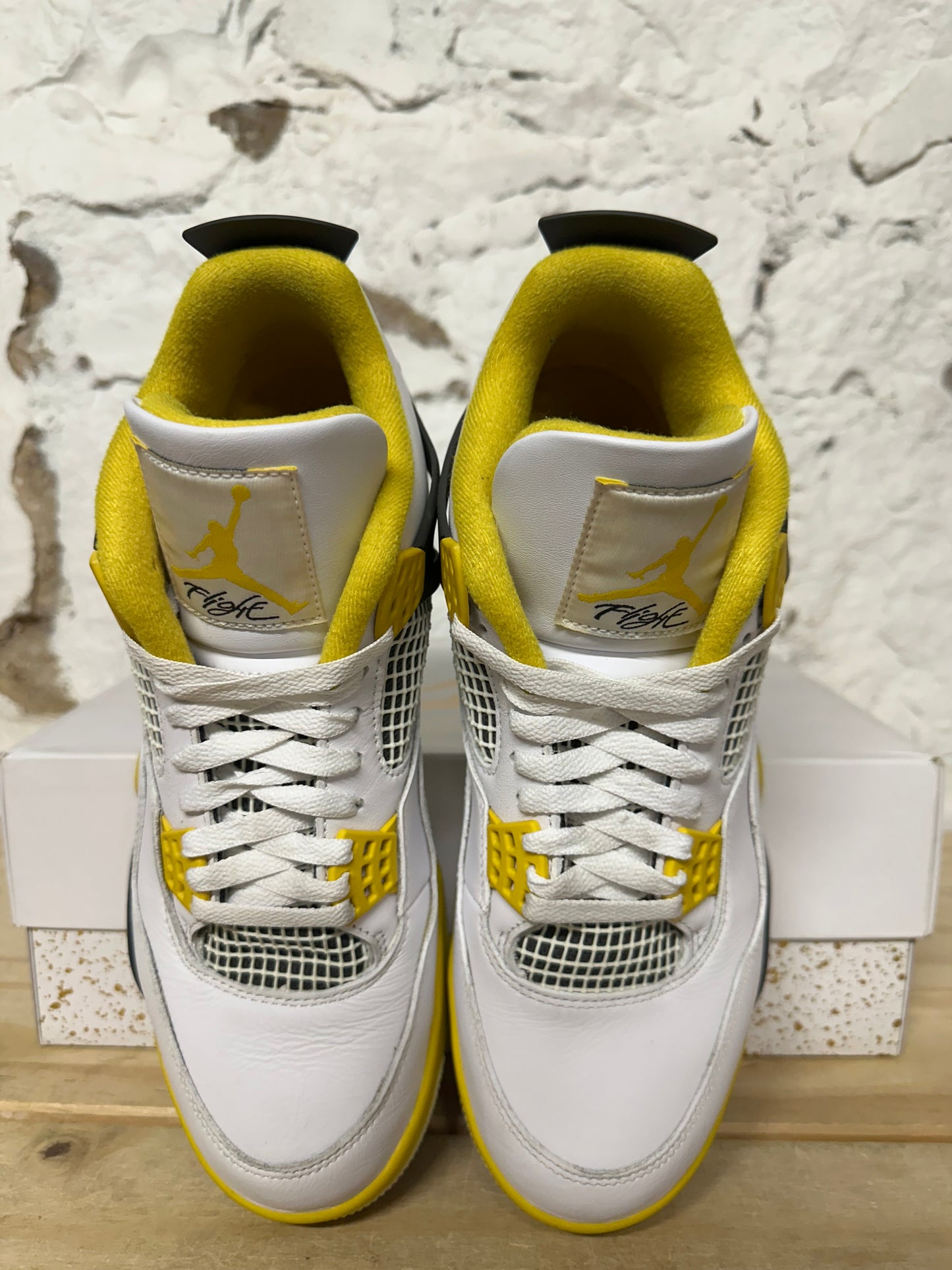 Air Jordan 4 Vivid Sulfur Sz 10 (11.5W)