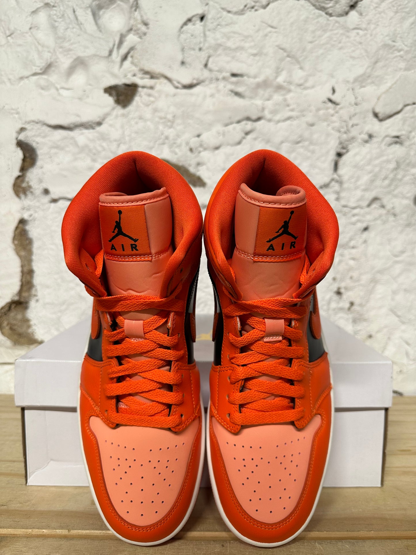 Air Jordan 1 Mid Rush Orange Sz 9.5 (11W) DS