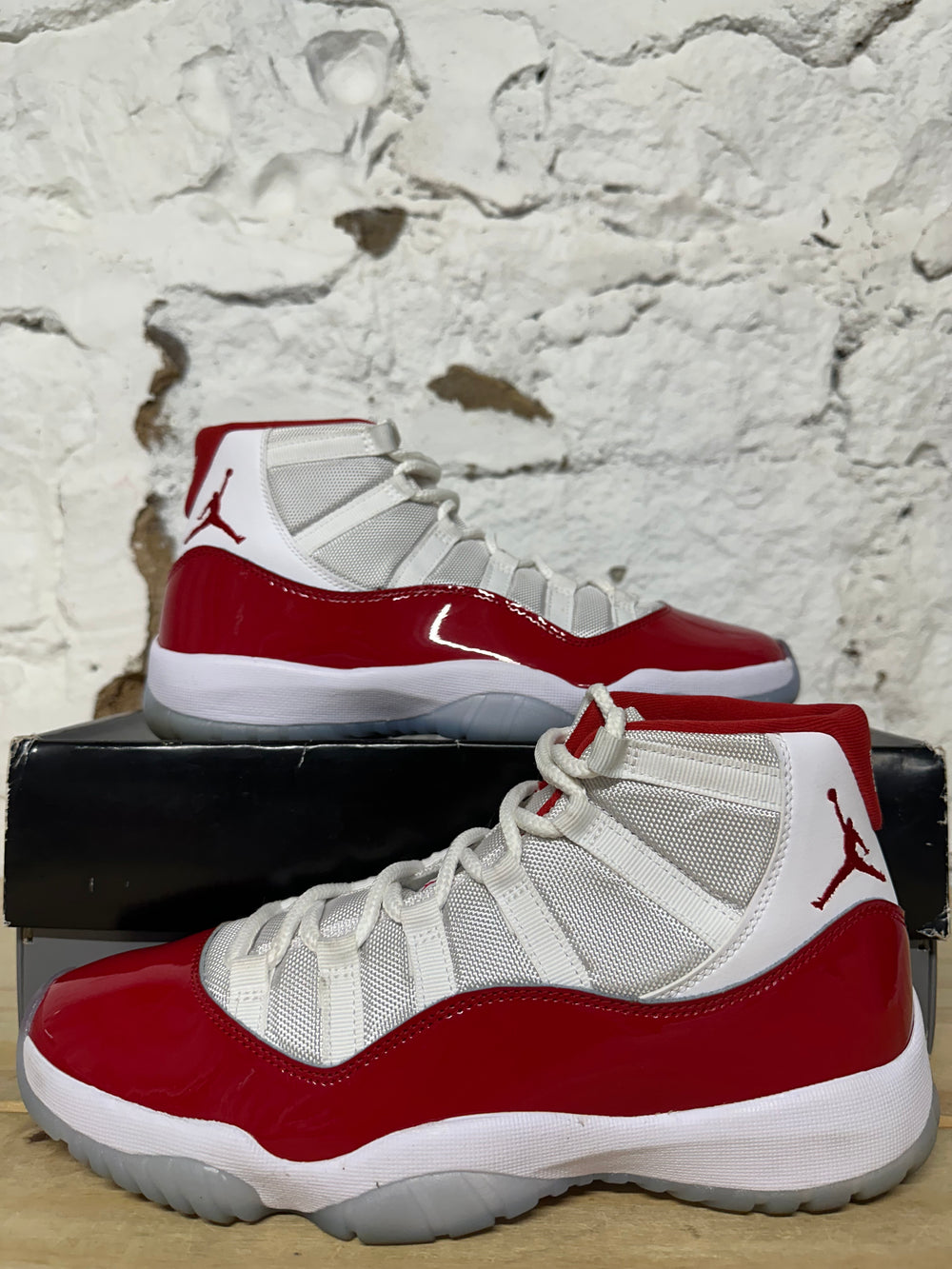 Air Jordan 11 High Cherry Sz 9.5