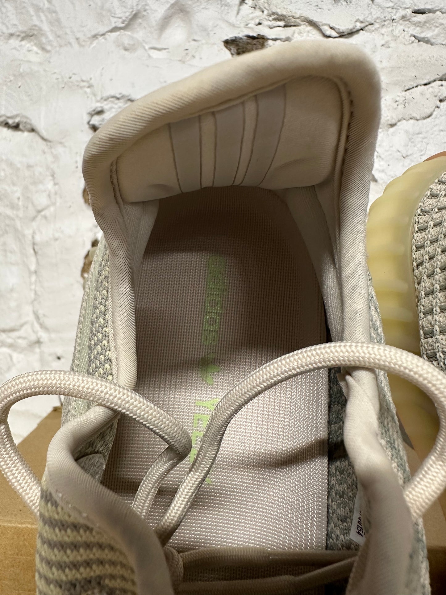 Yeezy 350 V2 Citrin Sz 10.5 DS