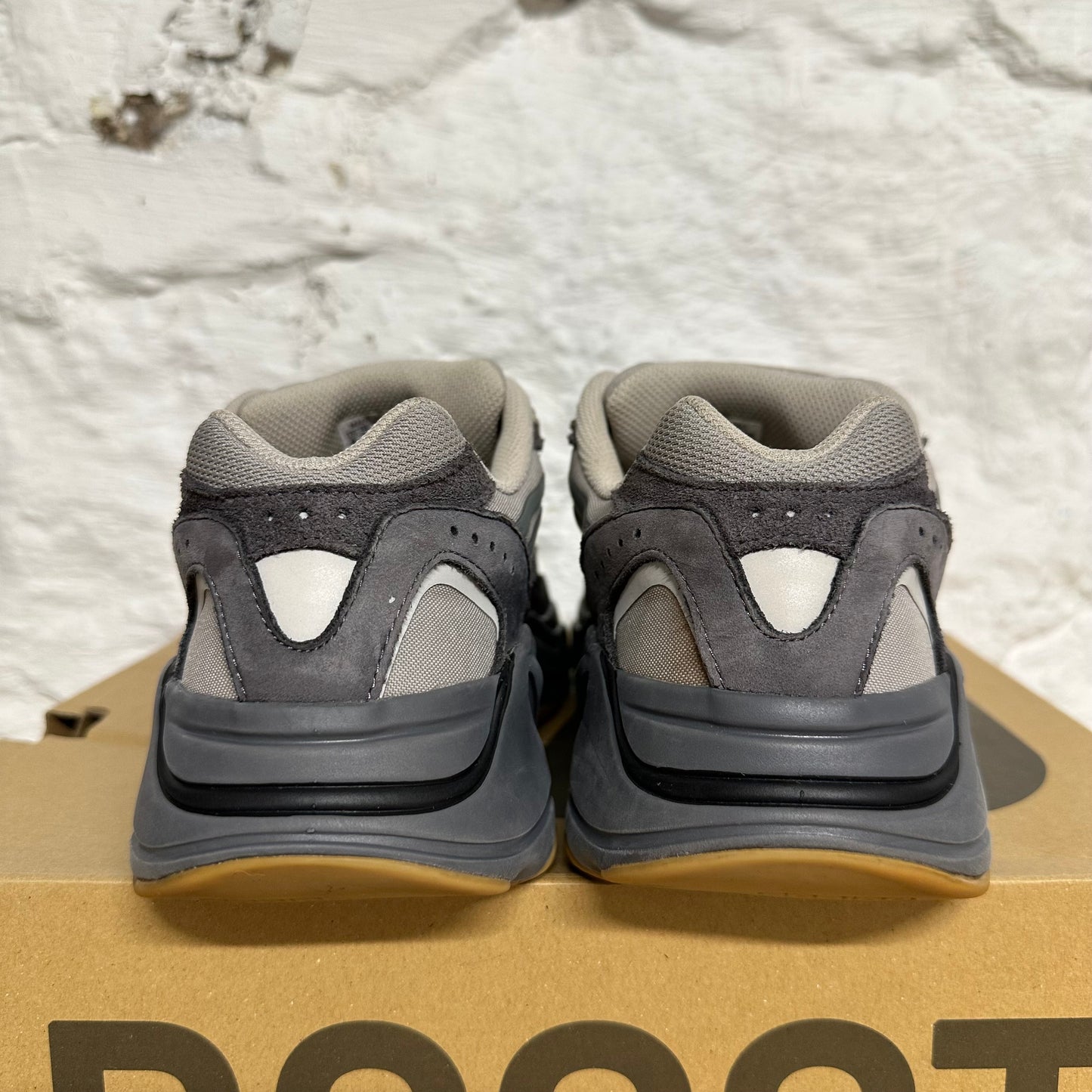 Yeezy 700 V2 Tephra Sz 8