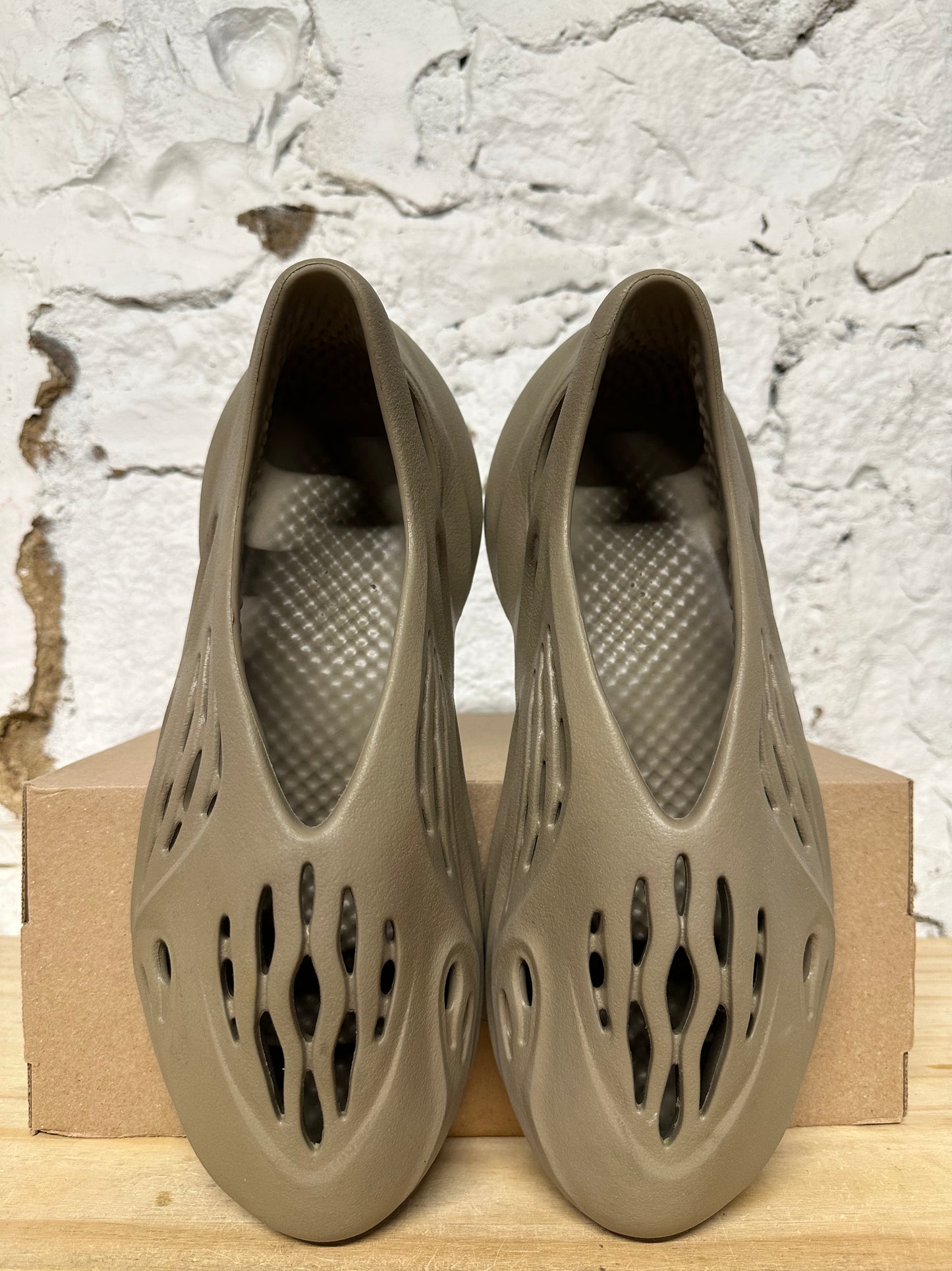 Yeezy Foam RNNR Stone Taupe Sz 12
