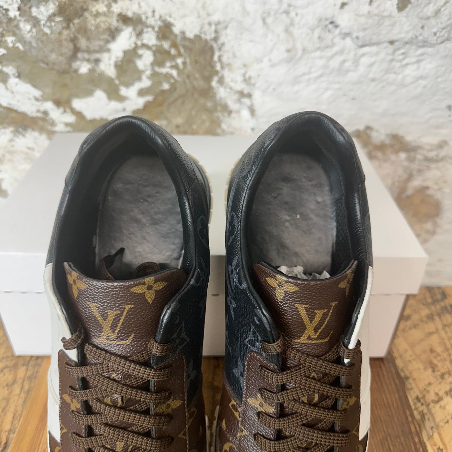 Louis Vuitton Multi Monogram Runaway Sneaker Sz 9.5 (8LV)