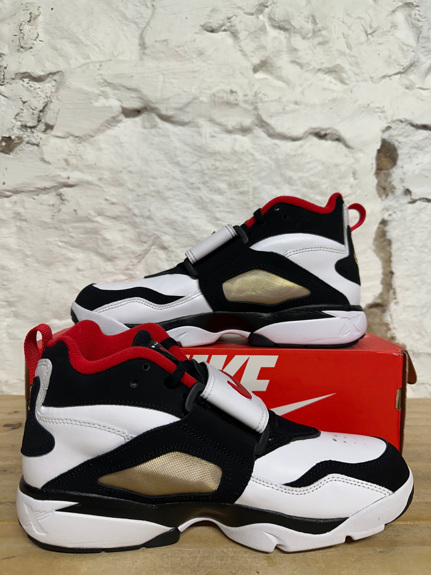 Nike Air Diamond Turf 49ers Sz 9.5