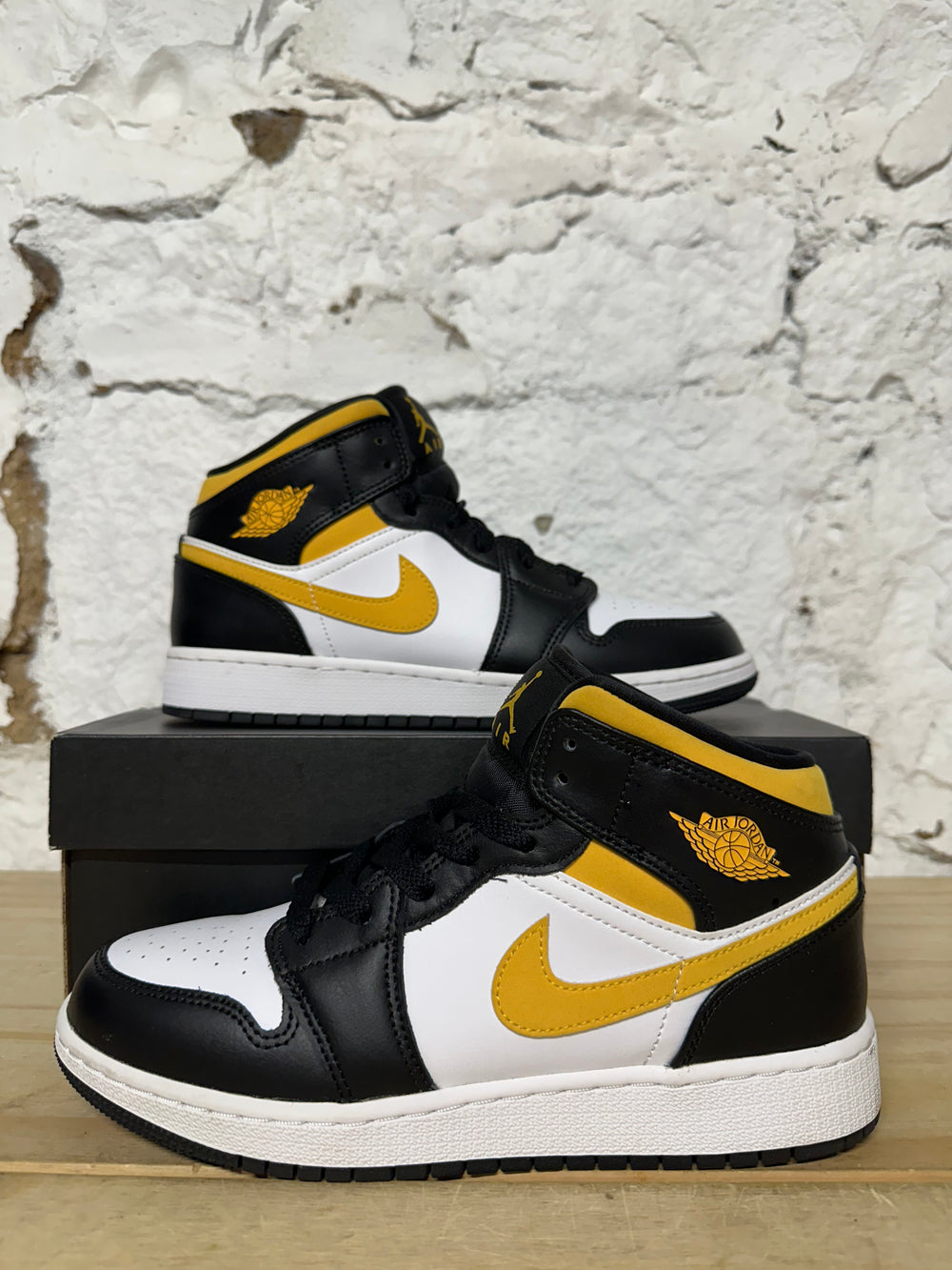 Air Jordan 1 Mid Pollen Sz 6Y