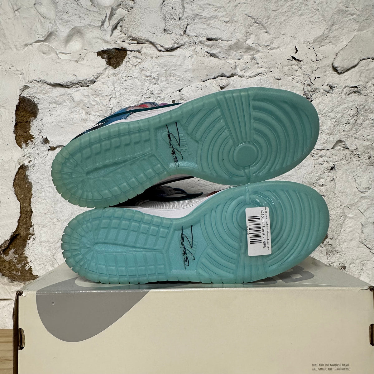 Nike SB Dunk Low Futura Bleached Aqua Sz 9.5 DS
