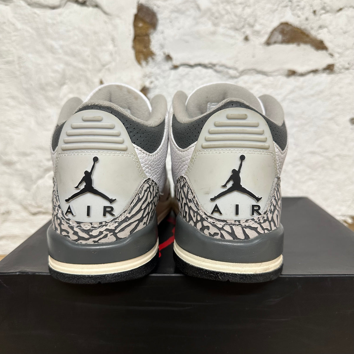Air Jordan 3 Hide N Seek Sz 6Y
