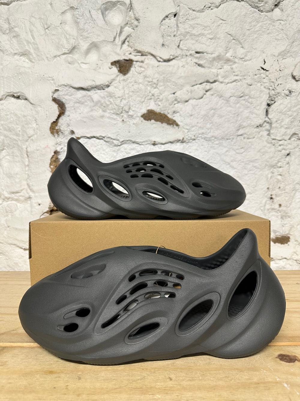 Yeezy Foam RNNR Carbon Sz 12 DS