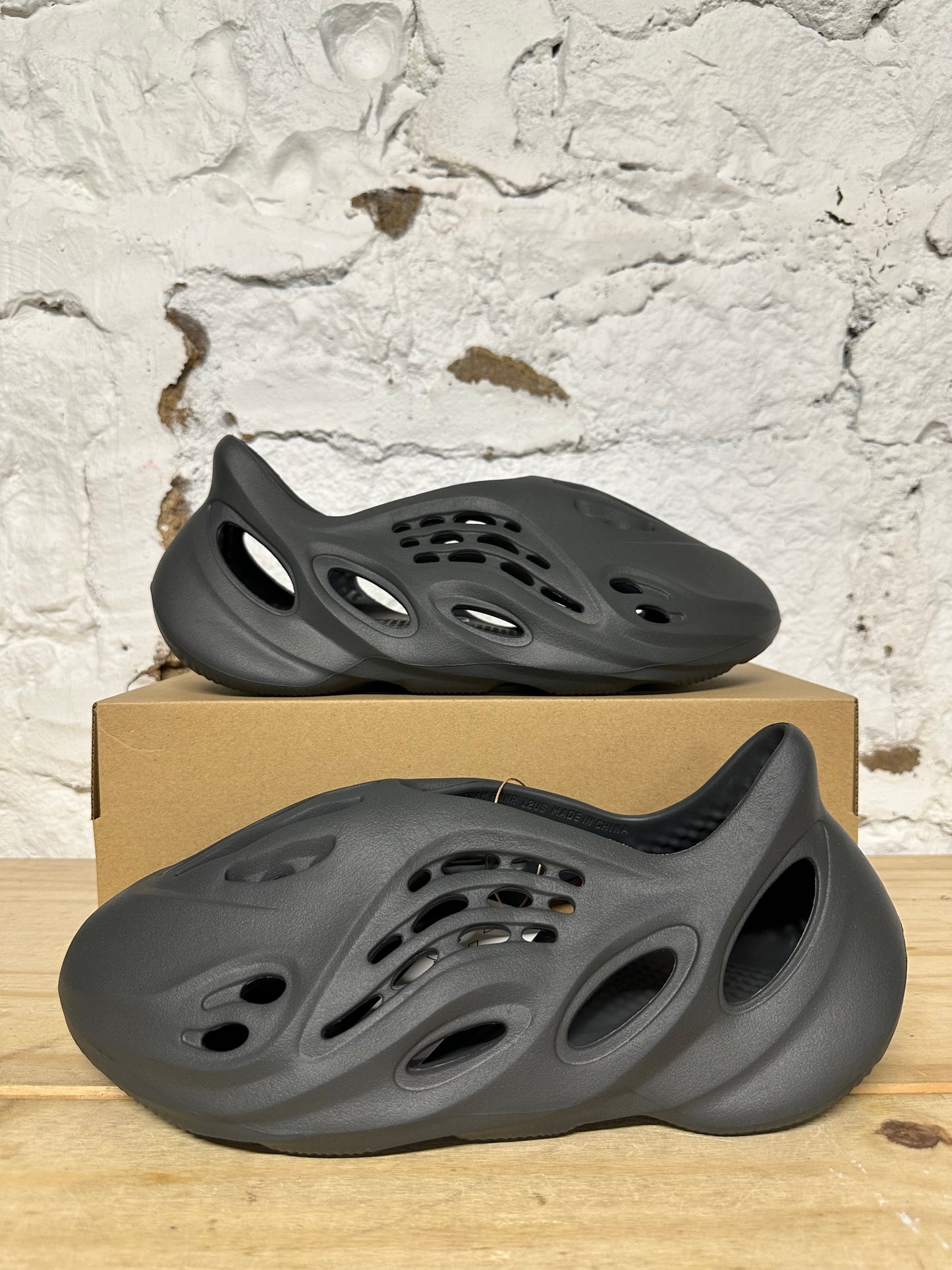 Yeezy Foam RNNR Carbon Sz 12 DS