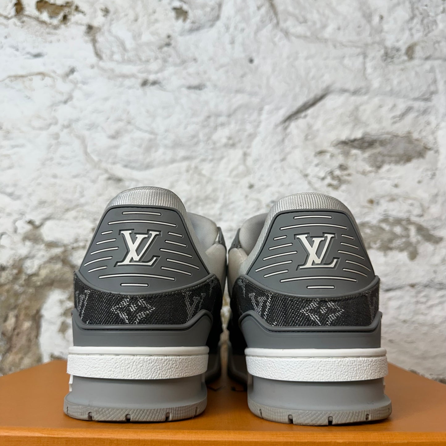 Louis Vuitton Grey White Monogram Trainer Sz 9 (7.5LV)