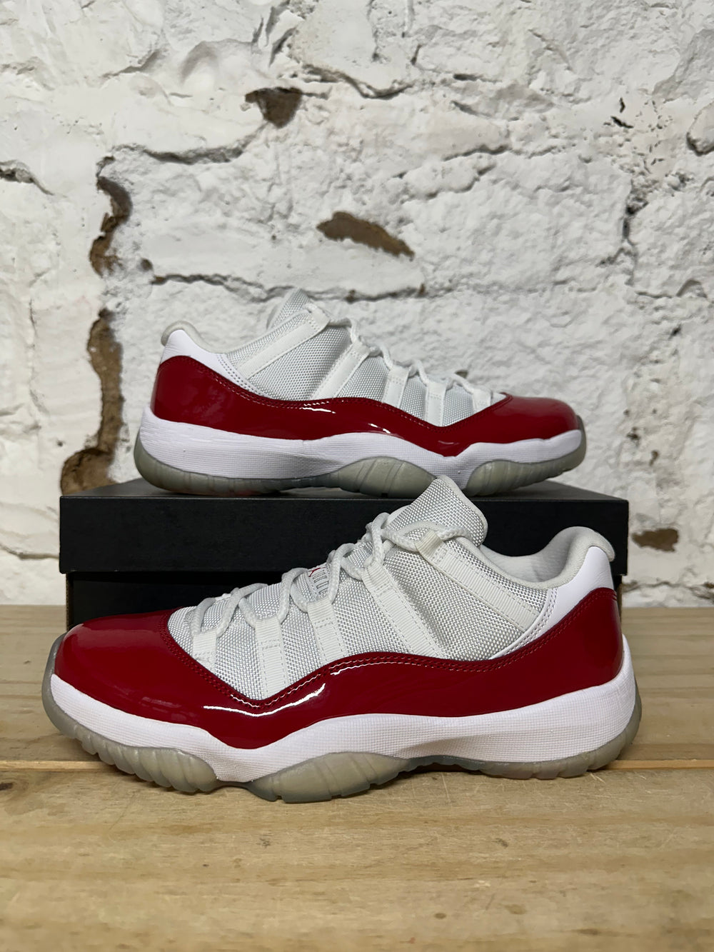 Air Jordan 11 Low Cherry Sz 8.5