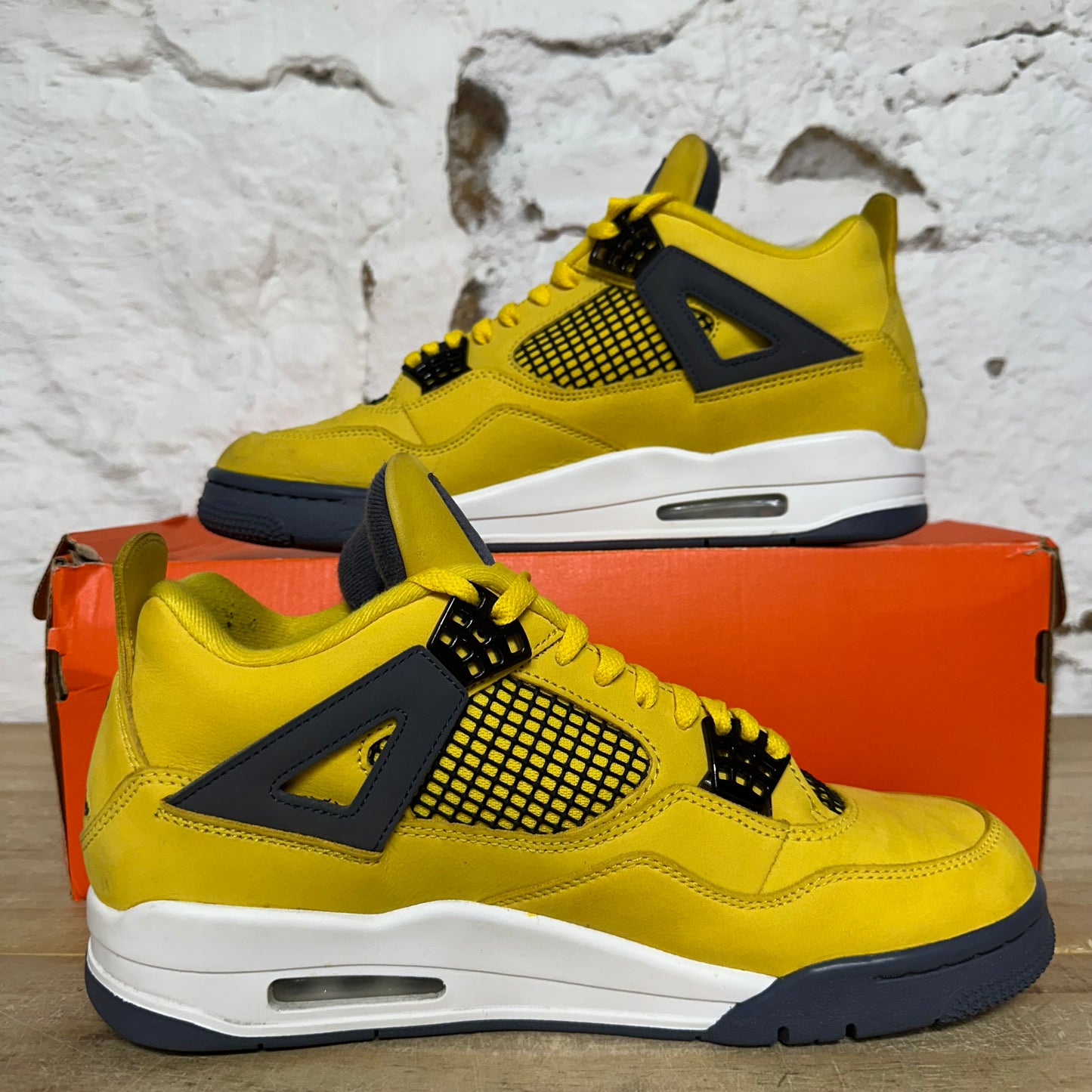 Air Jordan 4 Lightning (2021) Sz 10