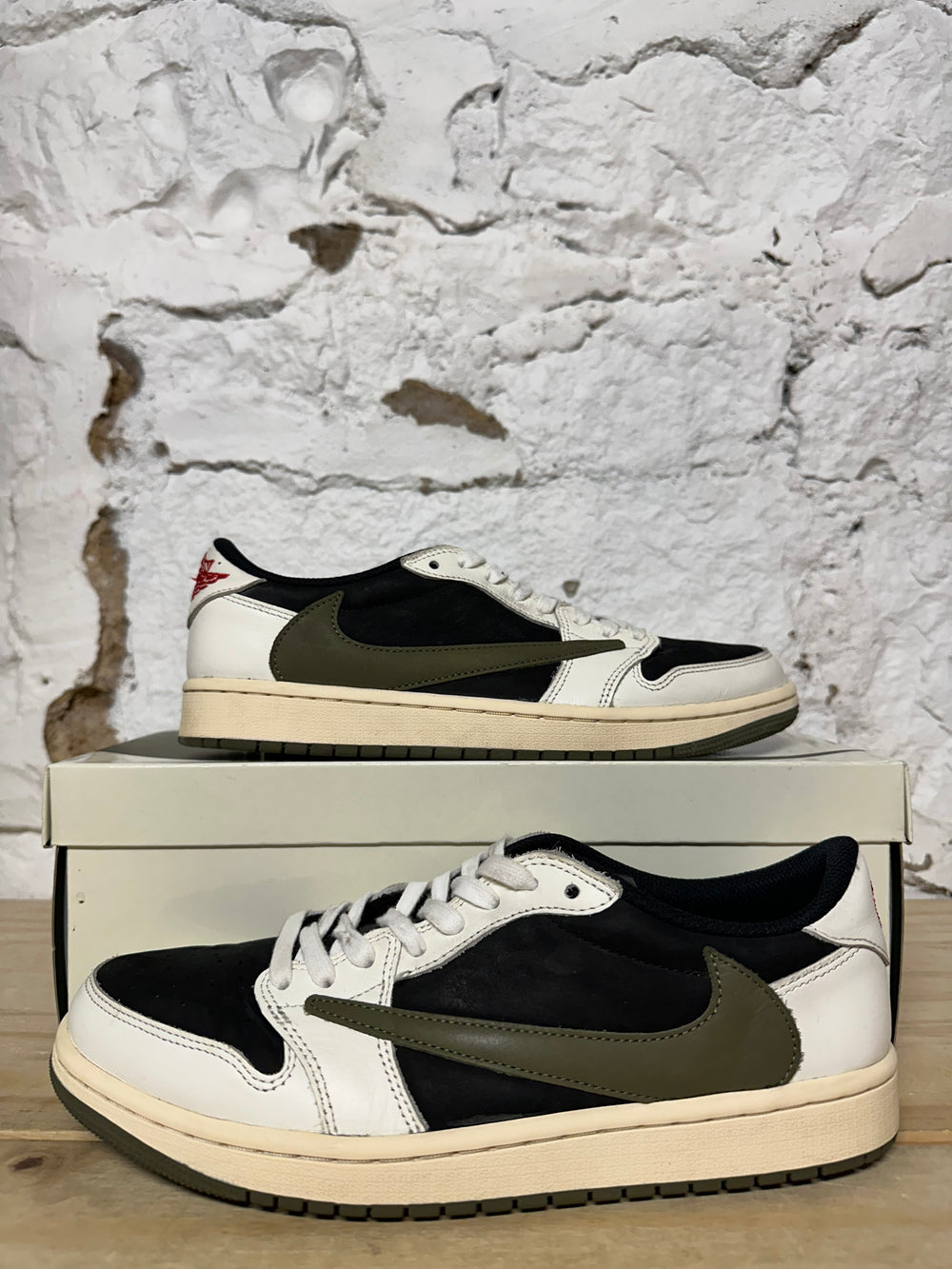 Air Jordan 1 Low Travis Scott Olive Sz 9.5 (11W)