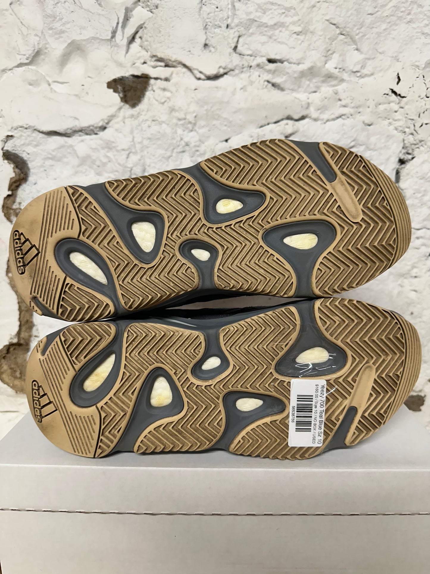 Yeezy 700 Teal Blue Sz 10