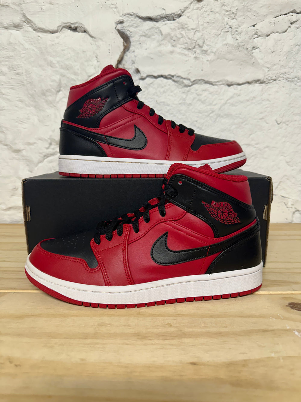 Air Jordan 1 Mid Reverse Bred Sz 7