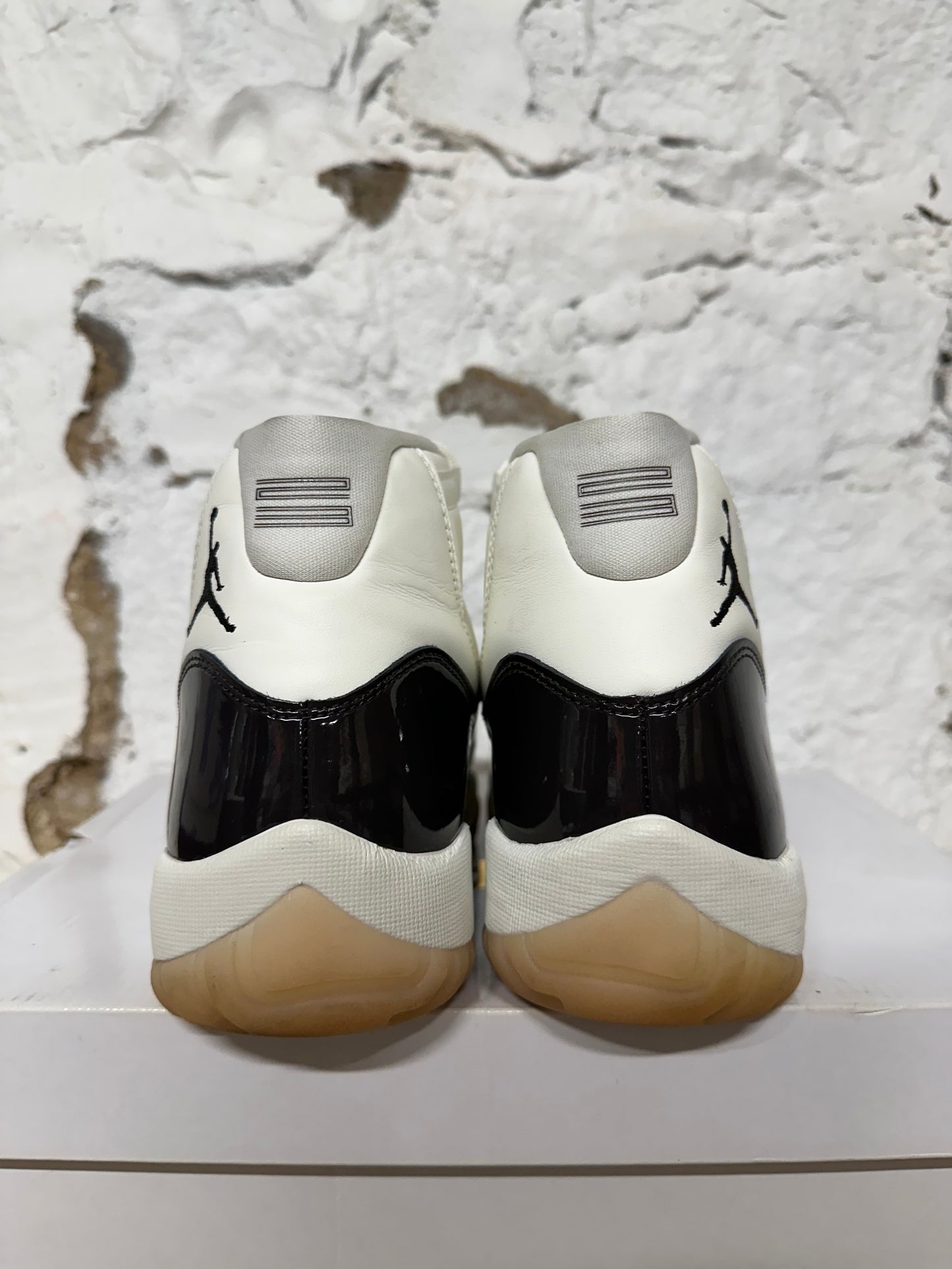 Air Jordan 11 High Neopolitan Sz 10 (11.5W)