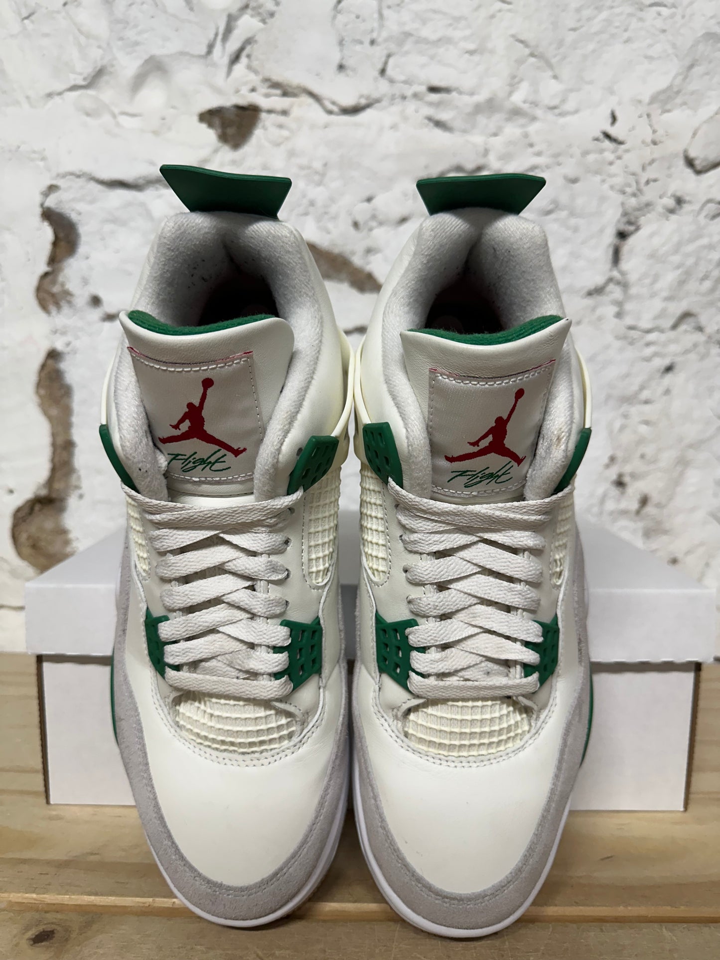 Air Jordan 4 SB Pine Green Sz 9.5