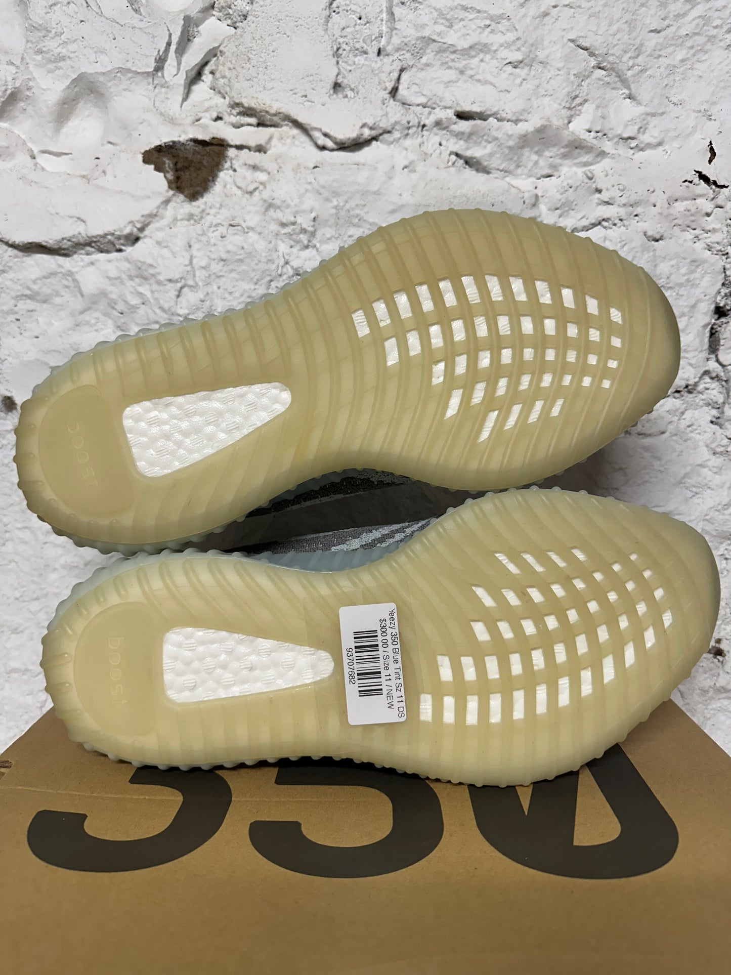 Yeezy 350 V2 Blue Tint Sz 11 DS