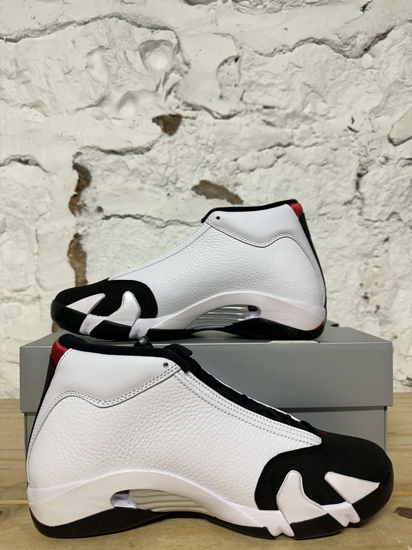 Air Jordan 14 Black Toe Sz 9.5 DS