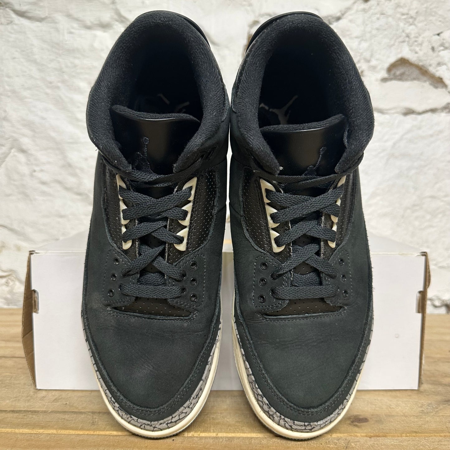 Air Jordan 3 Off Noir Sz 9.5 (11W)
