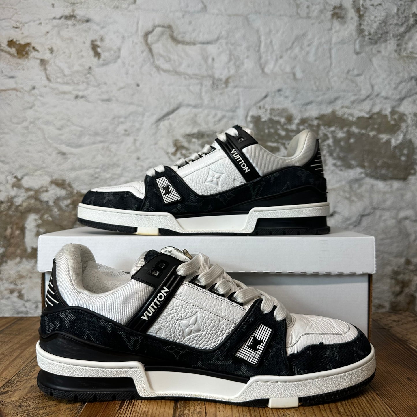 Louis Vuitton Black White Trainer Sneaker Sz 10 (8.5LV)