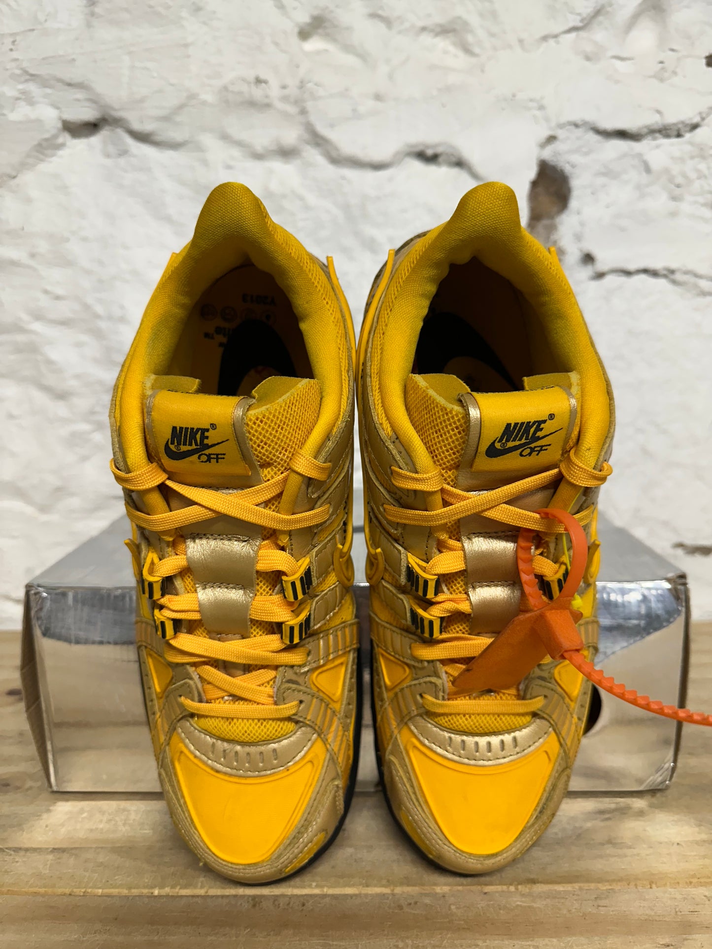 Nike Air Rubber Dunk Off-White University Gold Sz 9