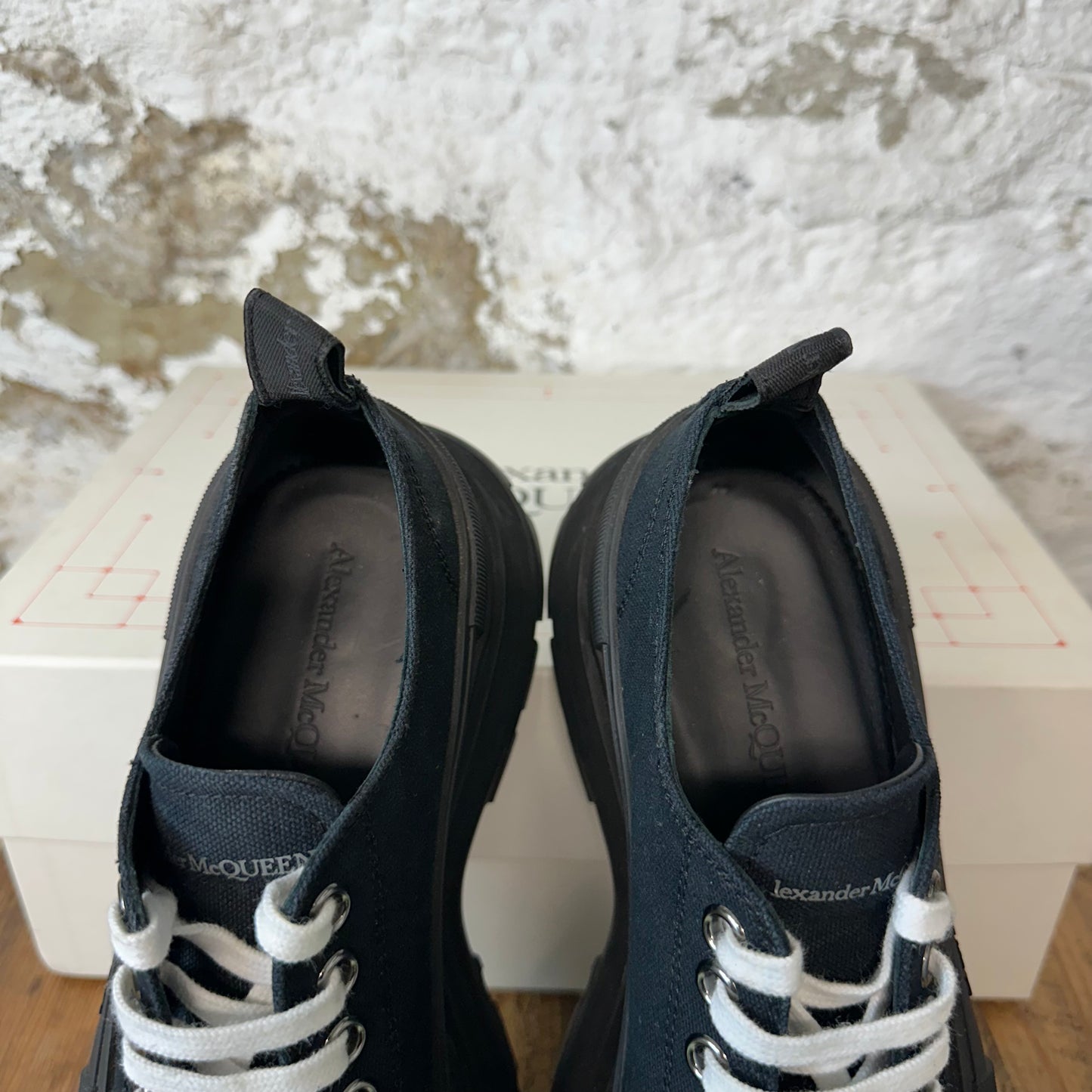 Alexander Mcqueen Black Tread Boot Low Sz 9 (42)