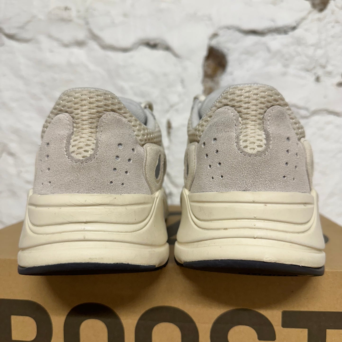 Yeezy 700 Analog Sz 10.5