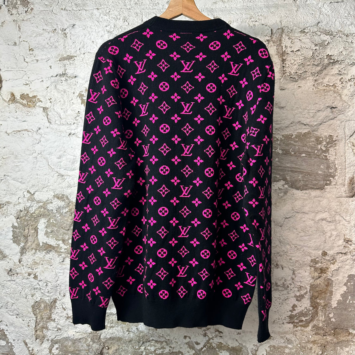 Louis Vuitton Pink Monogram Black Sweater Sz XL