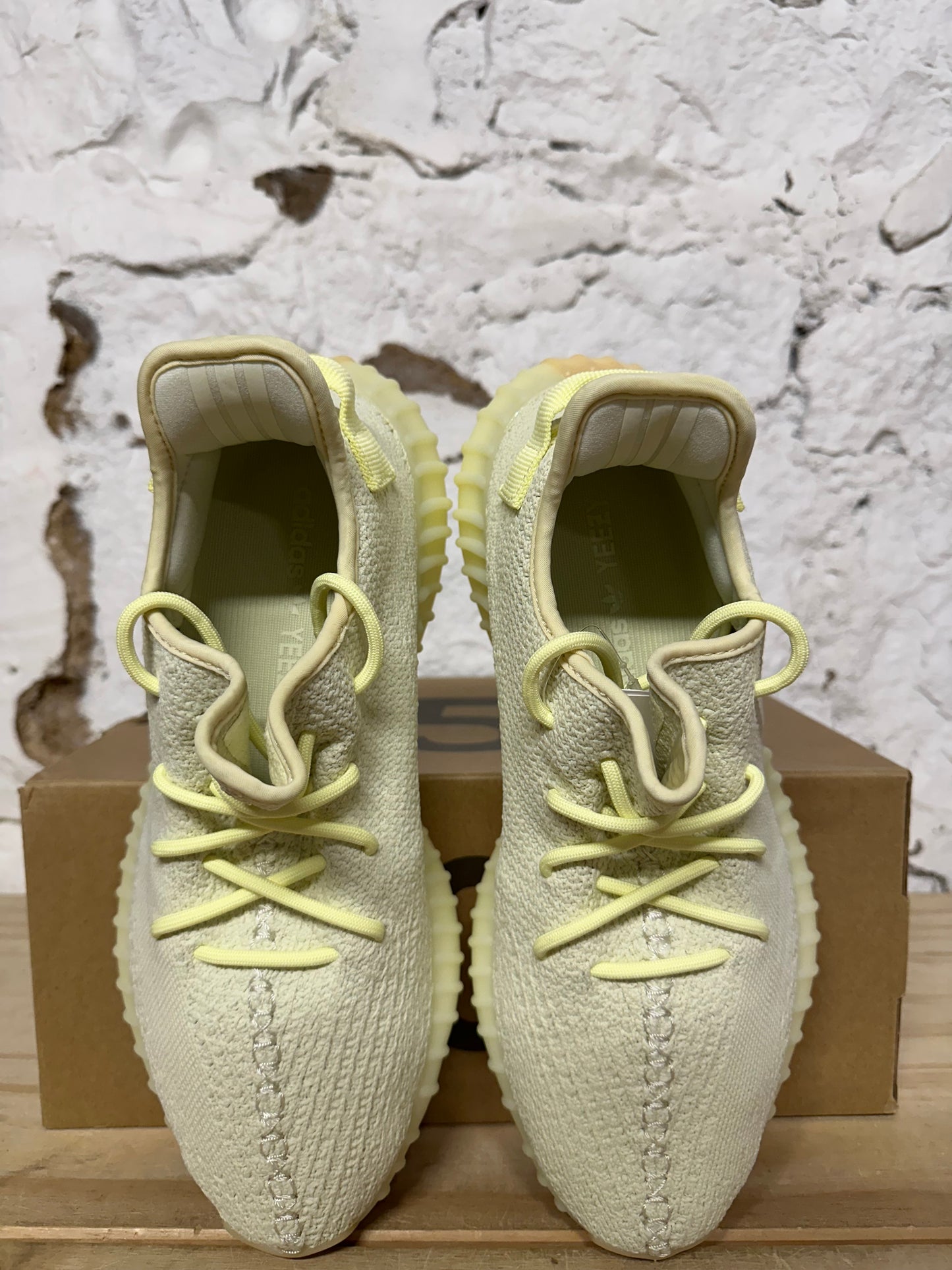 Yeezy 350 V2 Butter Sz 9.5 DS