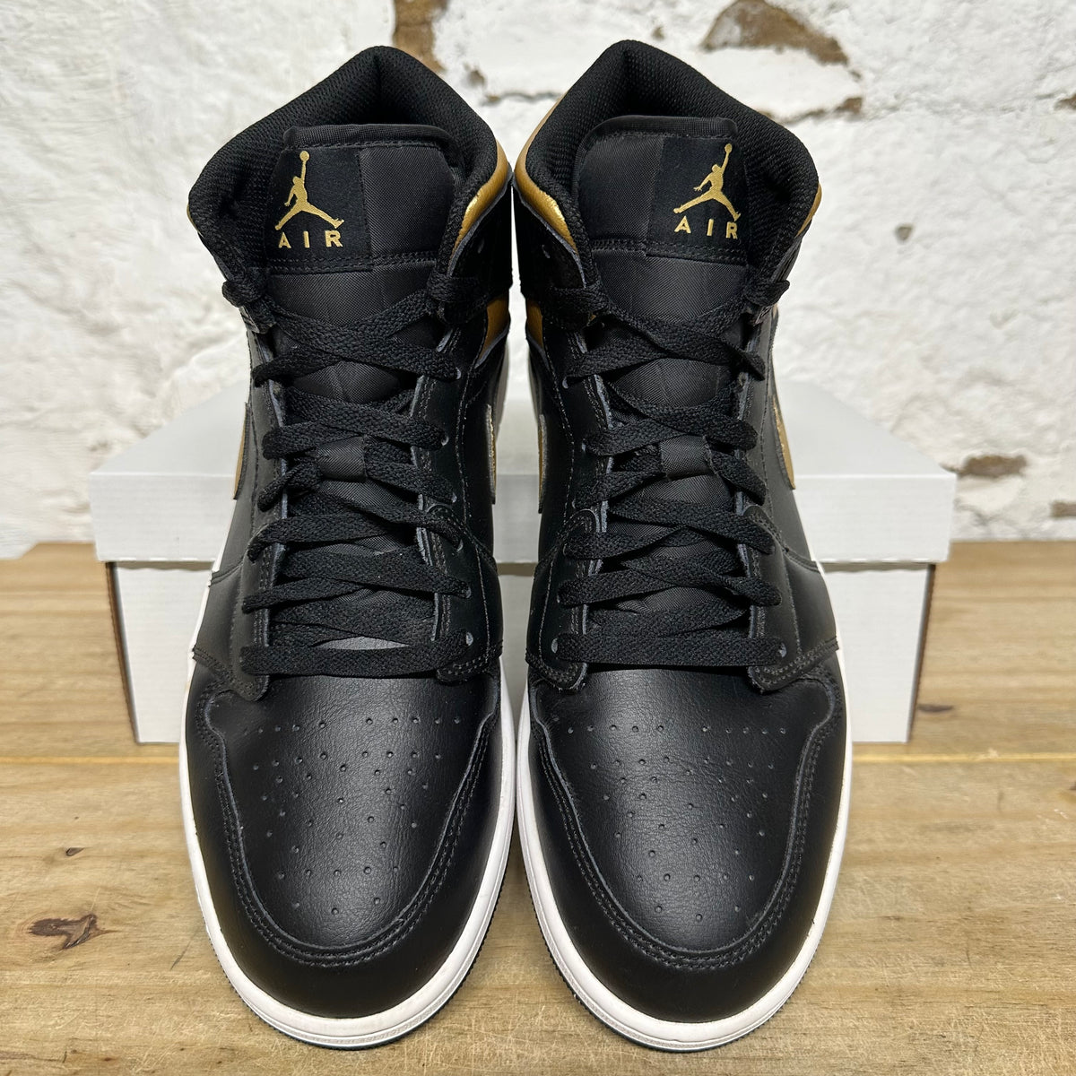 Air Jordan 1 Mid Black Metallic gold Sz 12