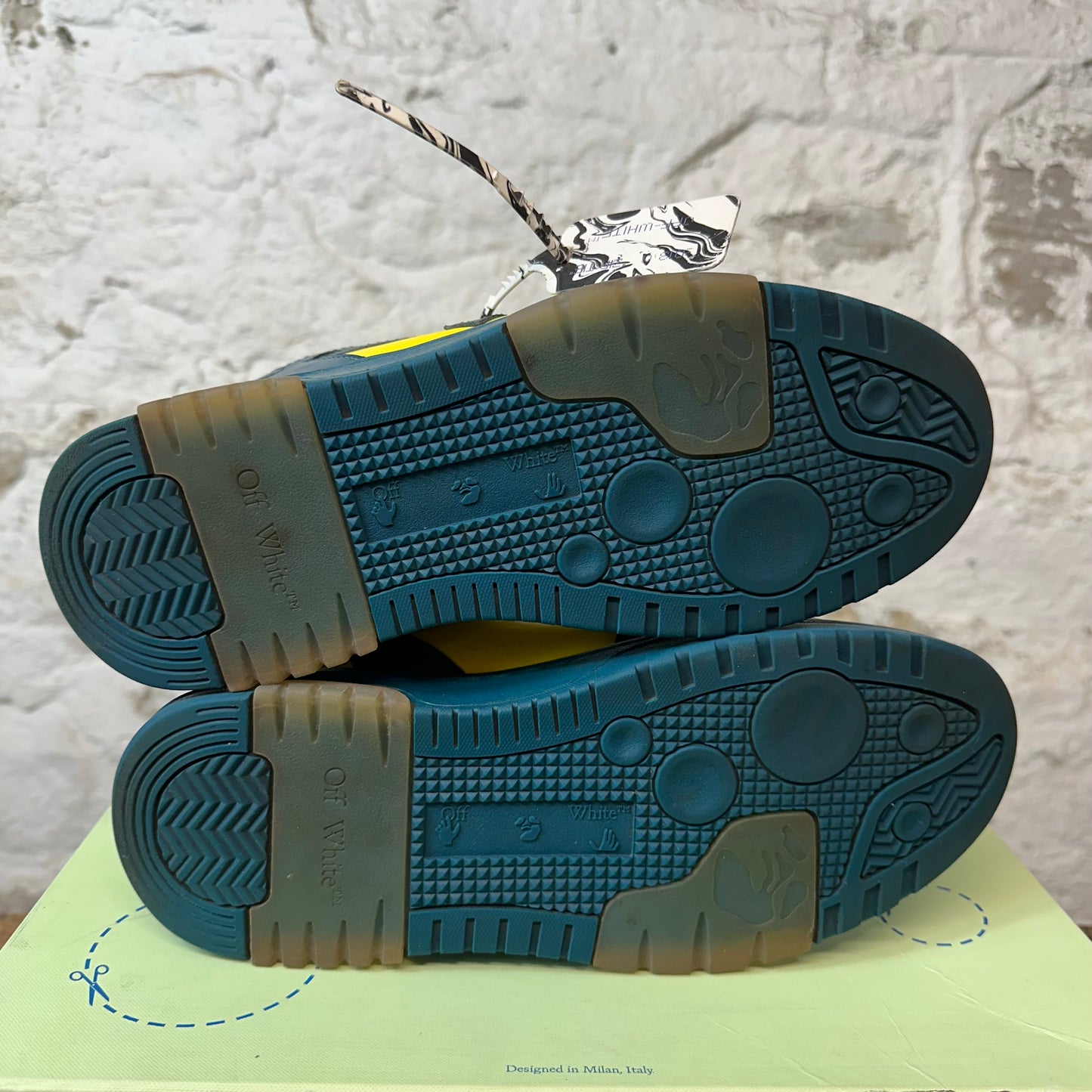 Off-White Out Of Office Yellow Navy Sz 7 (40)