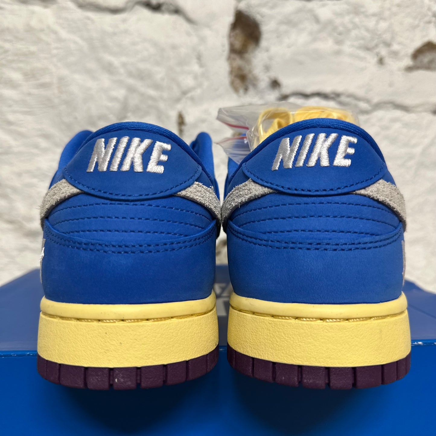 Nike Dunk Low Undefeated 5 On It Sz 10 DS