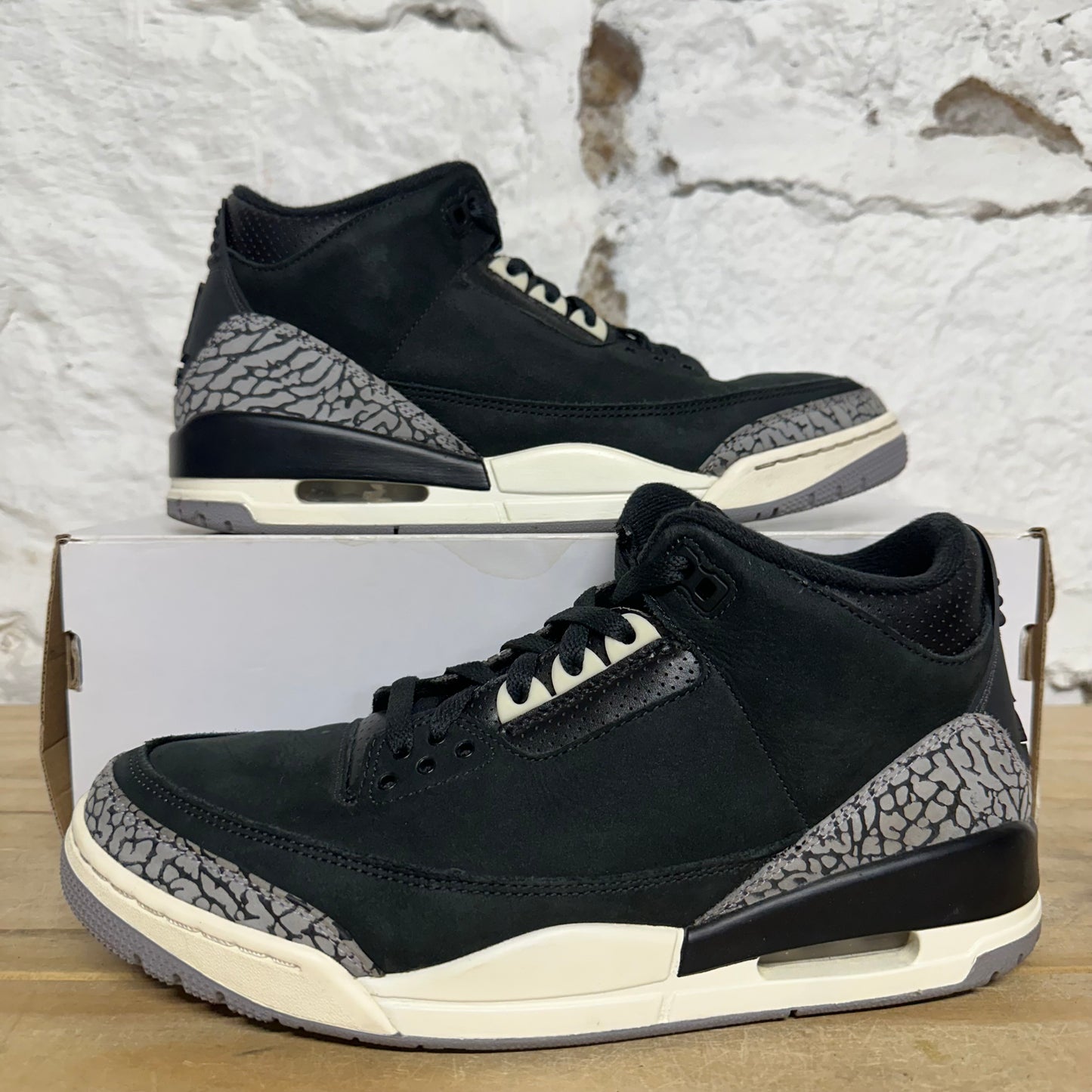 Air Jordan 3 Off Noir Sz 9.5 (11W)