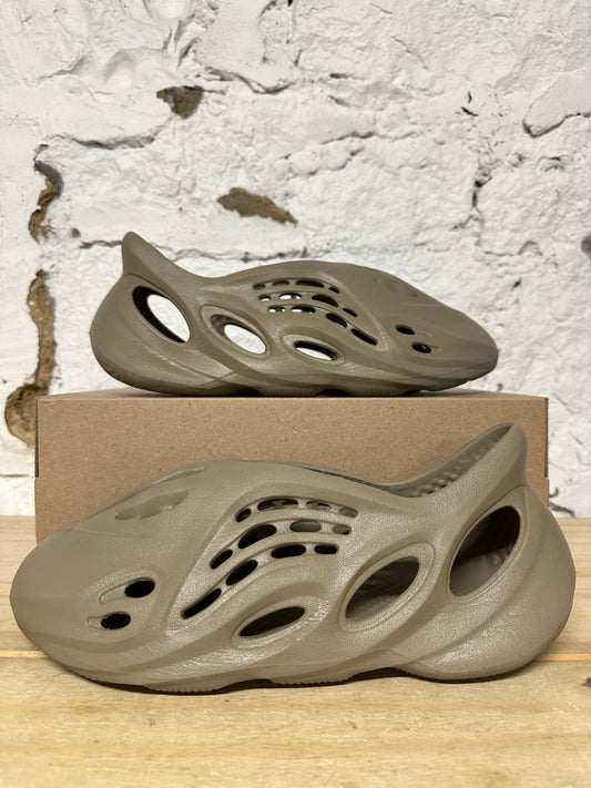 Yeezy Foam RNNR Stone Taupe Sz 12