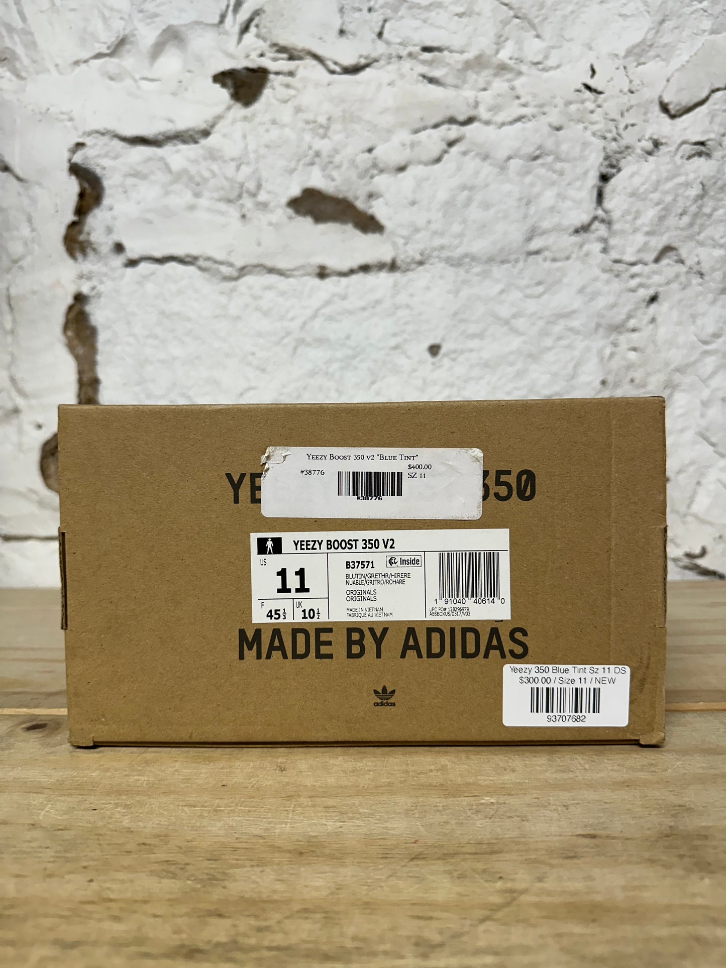 Yeezy 350 V2 Blue Tint Sz 11 DS