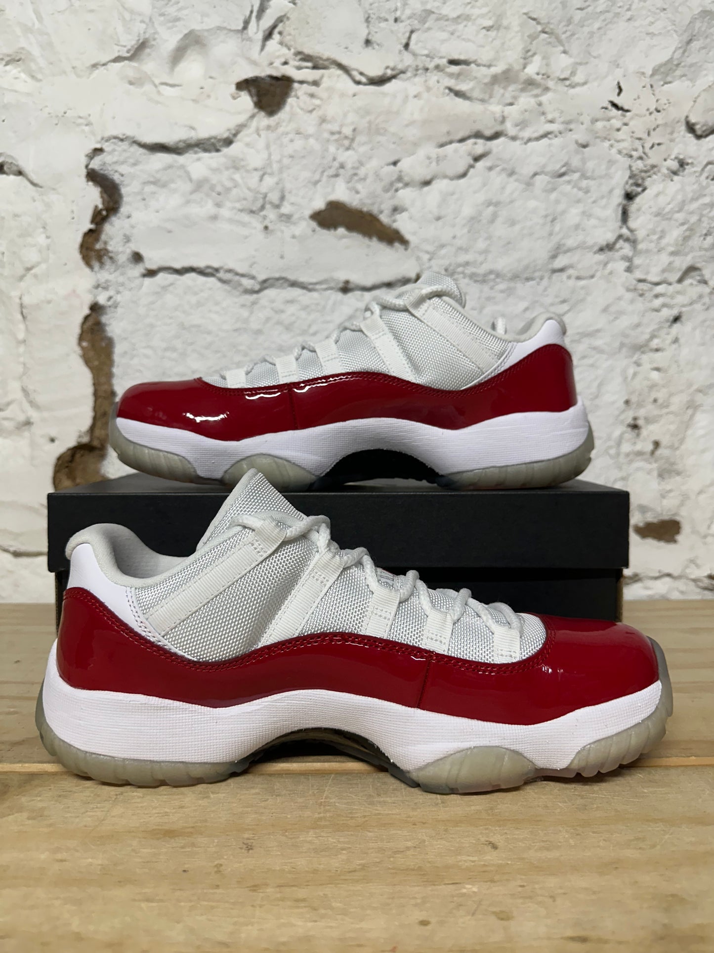 Air Jordan 11 Low Cherry Sz 8.5