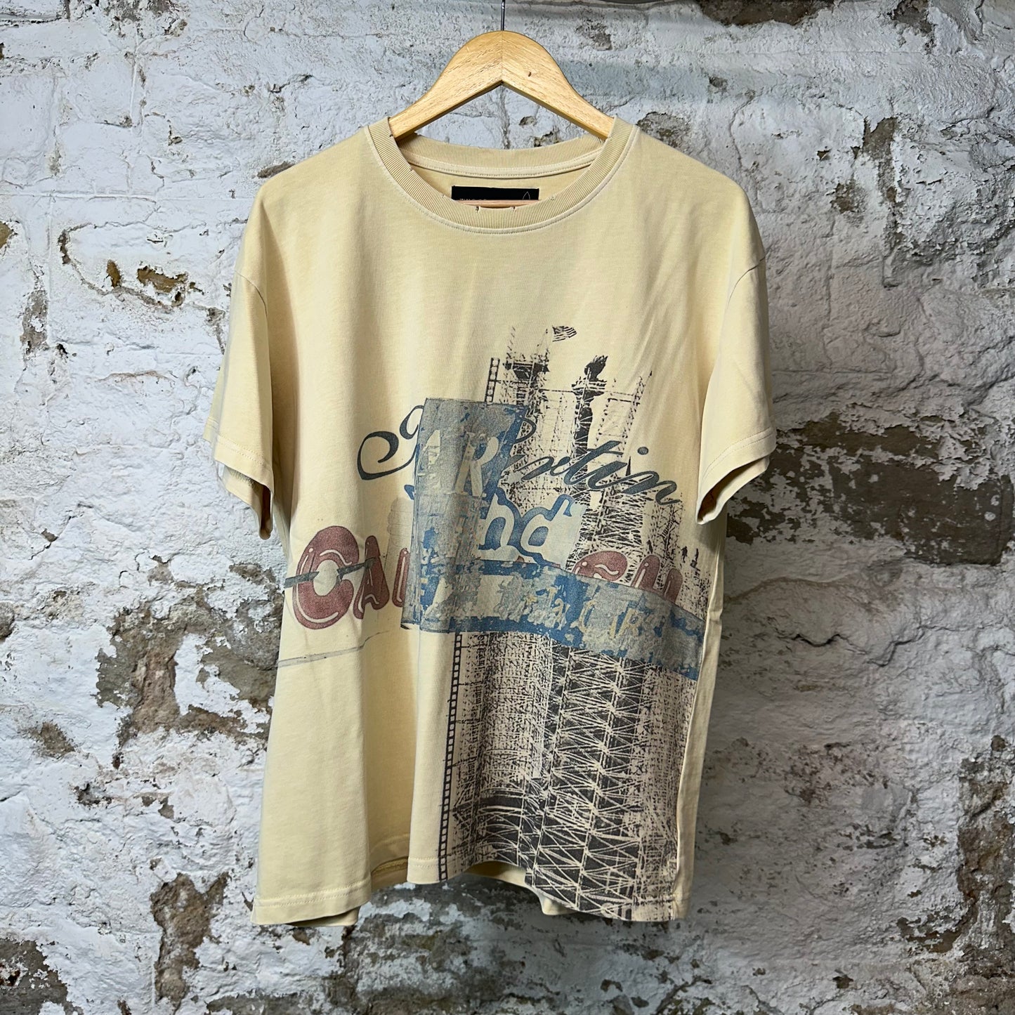 Who Decides War Liberty T-shirt Cream Sz M