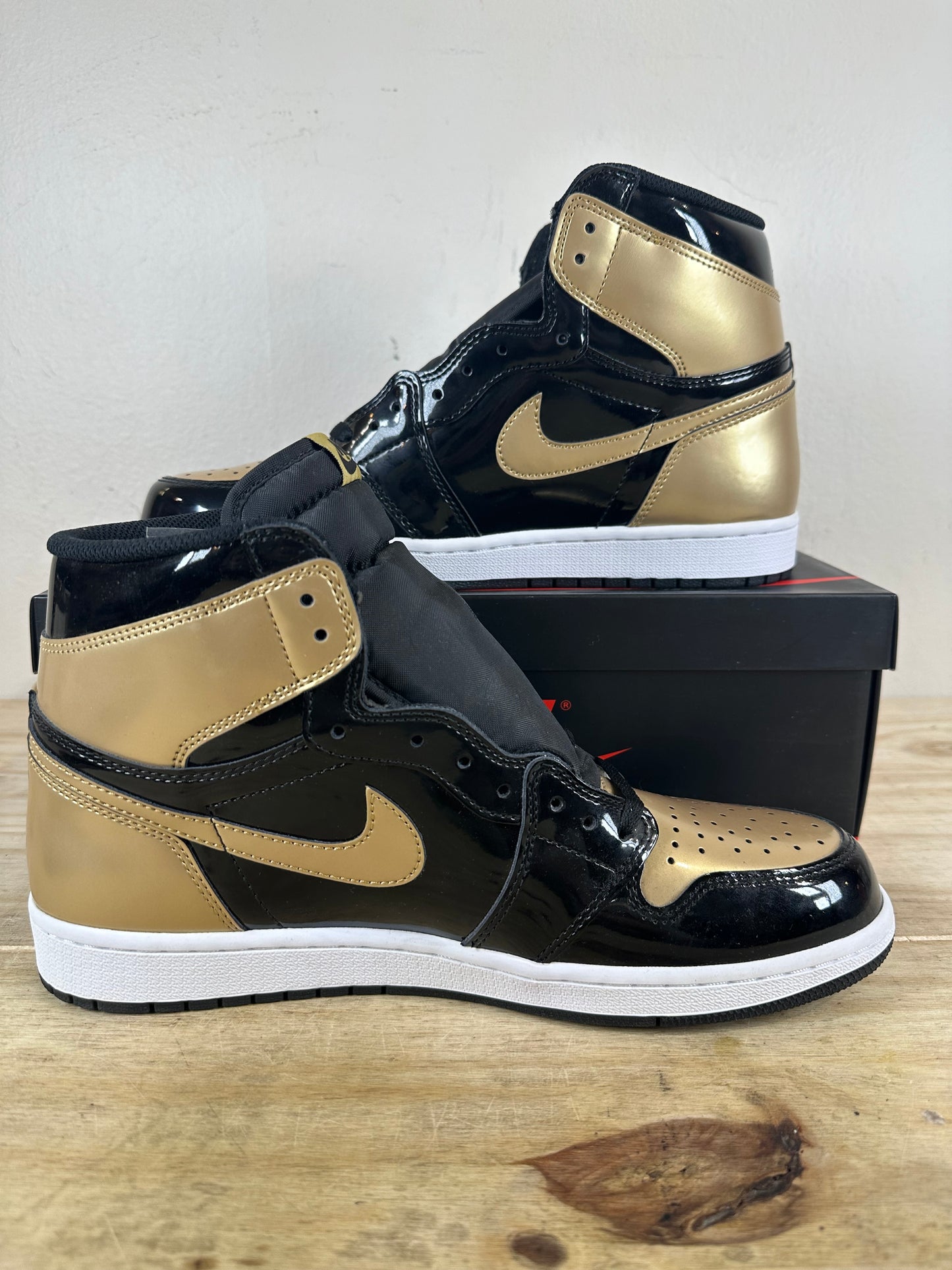 Air Jordan 1 High Patent Gold Toe Sz 11 DS