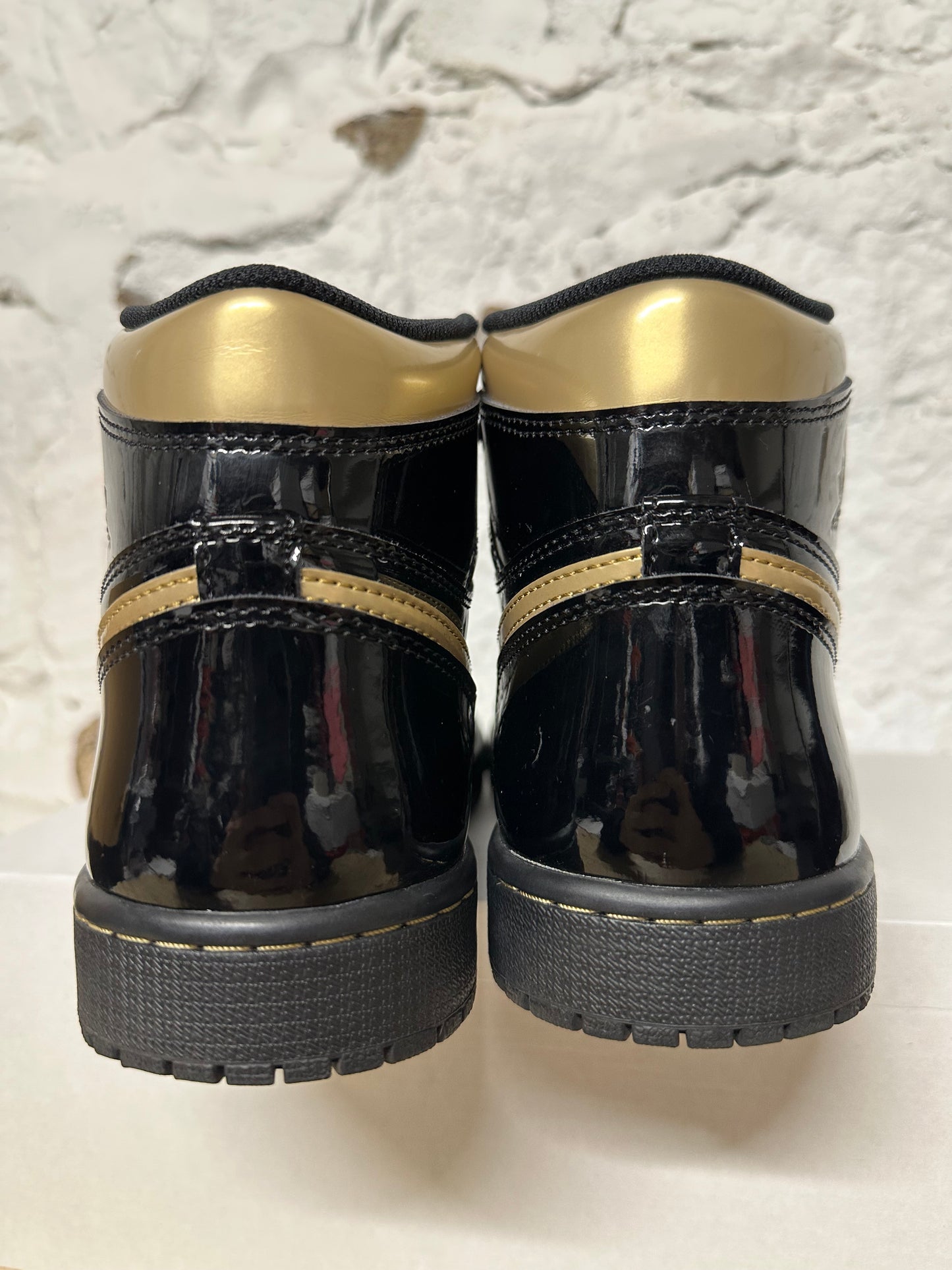 Air Jordan 1 Black Metallic Gold Sz 9